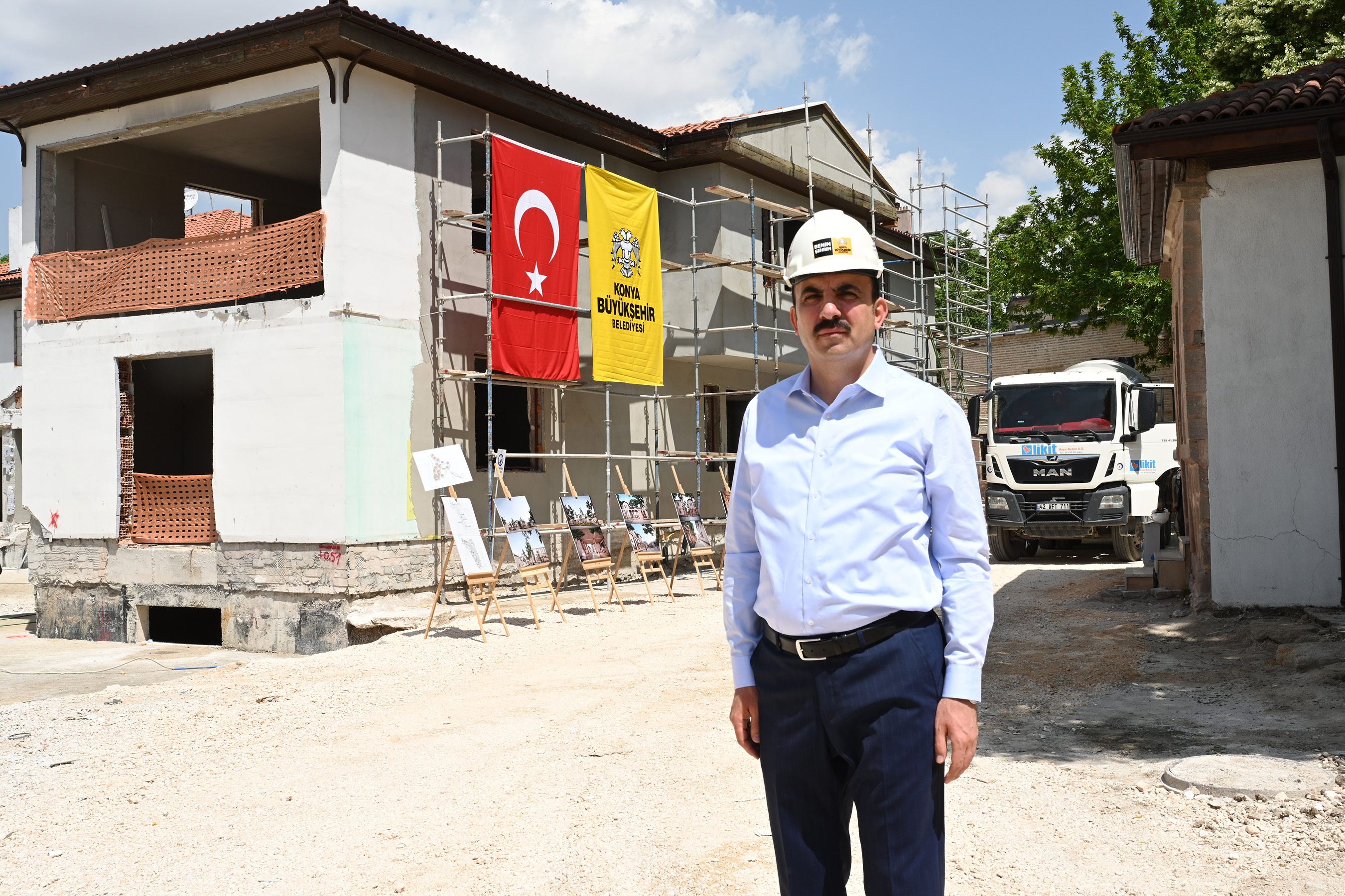 BAŞKAN ALTAY MEYDAN EVLERİ YENİLEME VE BİSİKLET MÜZESİ ÇALIŞMALARINI İNCELEDİ