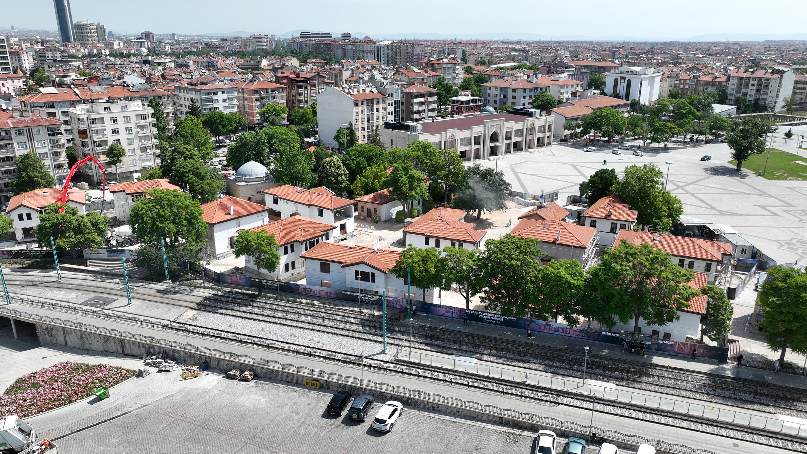 BAŞKAN ALTAY MEYDAN EVLERİ YENİLEME VE BİSİKLET MÜZESİ ÇALIŞMALARINI İNCELEDİ