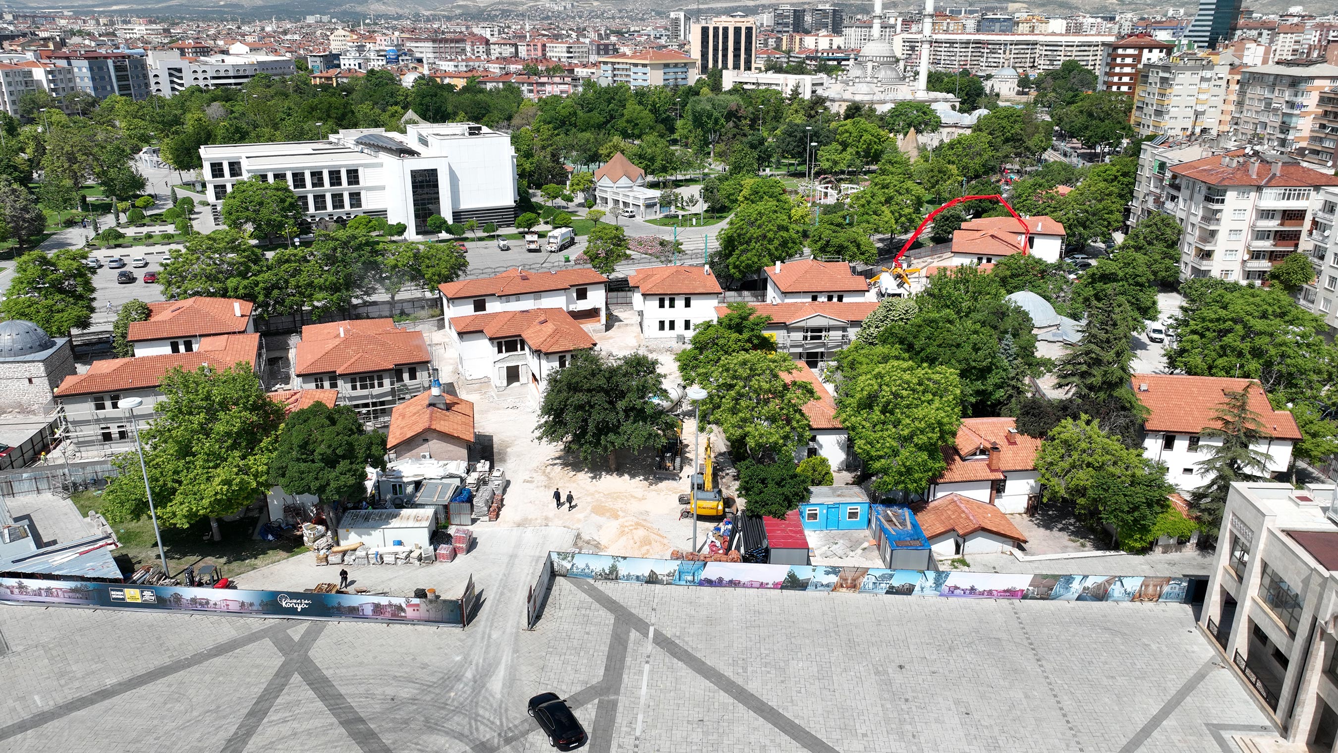 BAŞKAN ALTAY MEYDAN EVLERİ YENİLEME VE BİSİKLET MÜZESİ ÇALIŞMALARINI İNCELEDİ