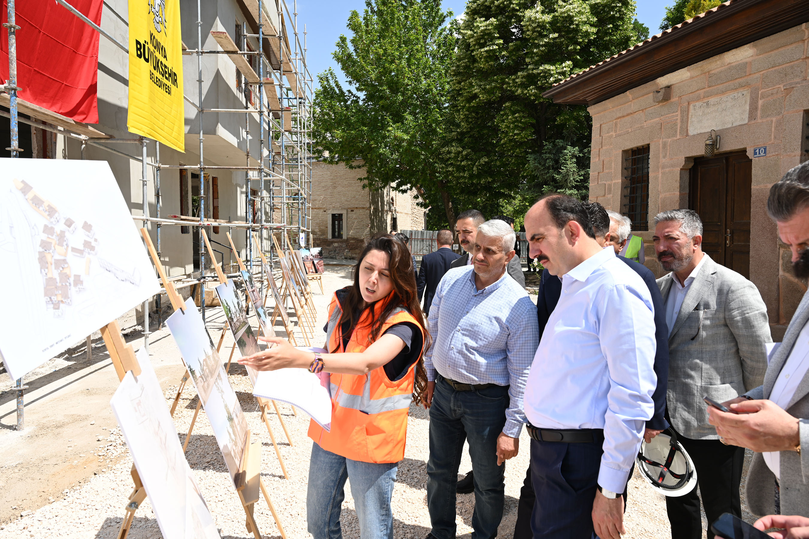 BAŞKAN ALTAY MEYDAN EVLERİ YENİLEME VE BİSİKLET MÜZESİ ÇALIŞMALARINI İNCELEDİ