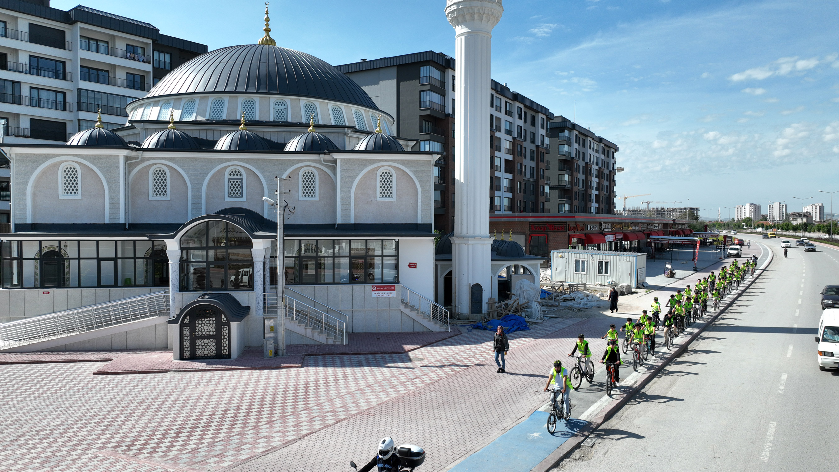 BİSİKLET ŞEHRİ KONYA’DA ÖĞRENCİLER OKULLARINA BİSİKLETLERİYLE GÜVENLE GİDİYOR