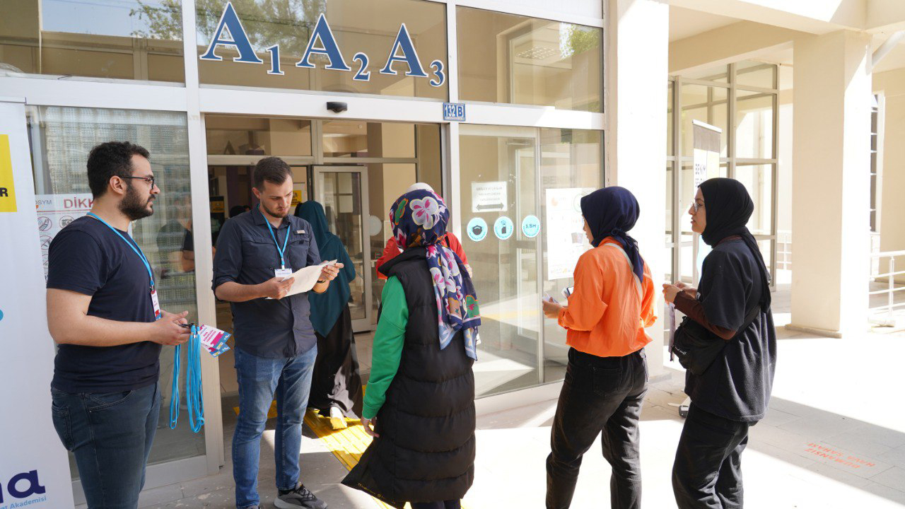 LİSE MEDENİYET AKADEMİLERİ’NDEN ÜNİVERSİTE ADAYLARINA YKS PROVASI