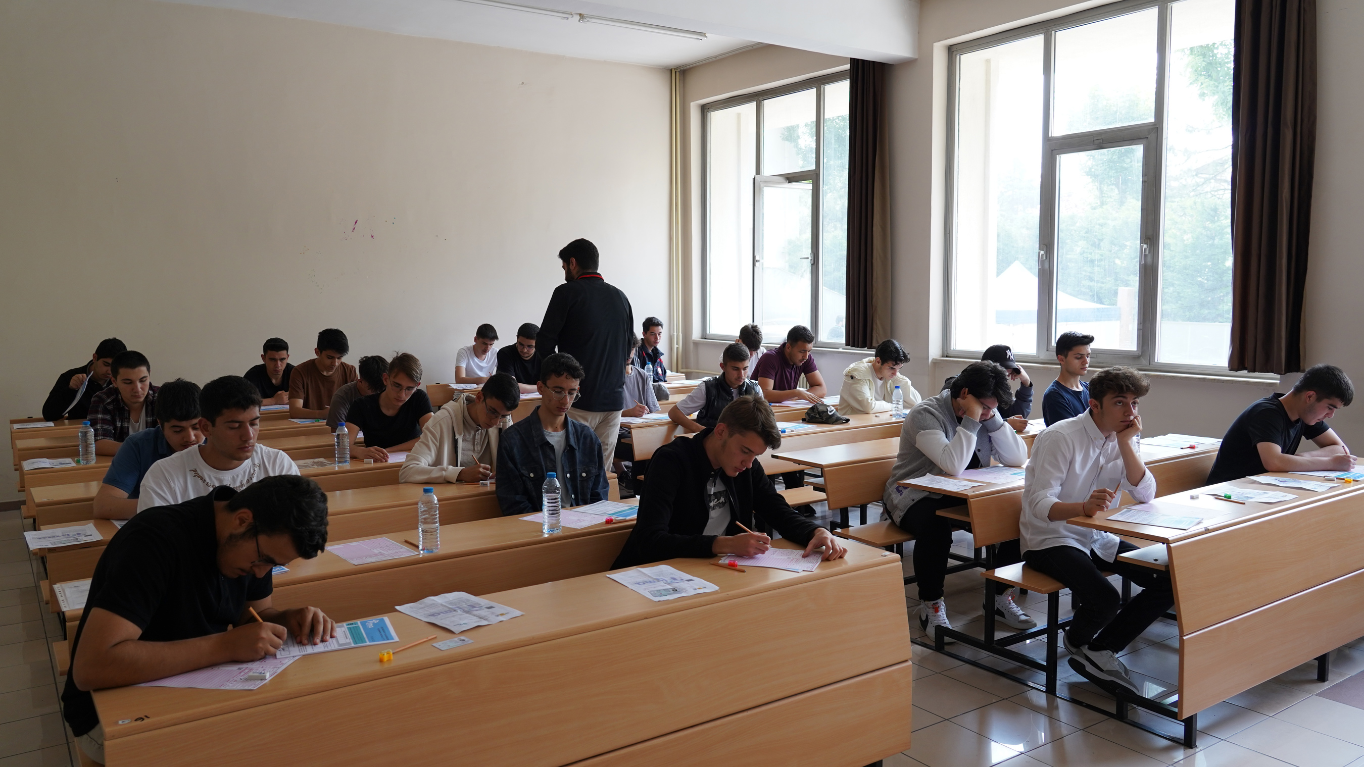 LİSE MEDENİYET AKADEMİLERİ’NDEN ÜNİVERSİTE ADAYLARINA YKS PROVASI