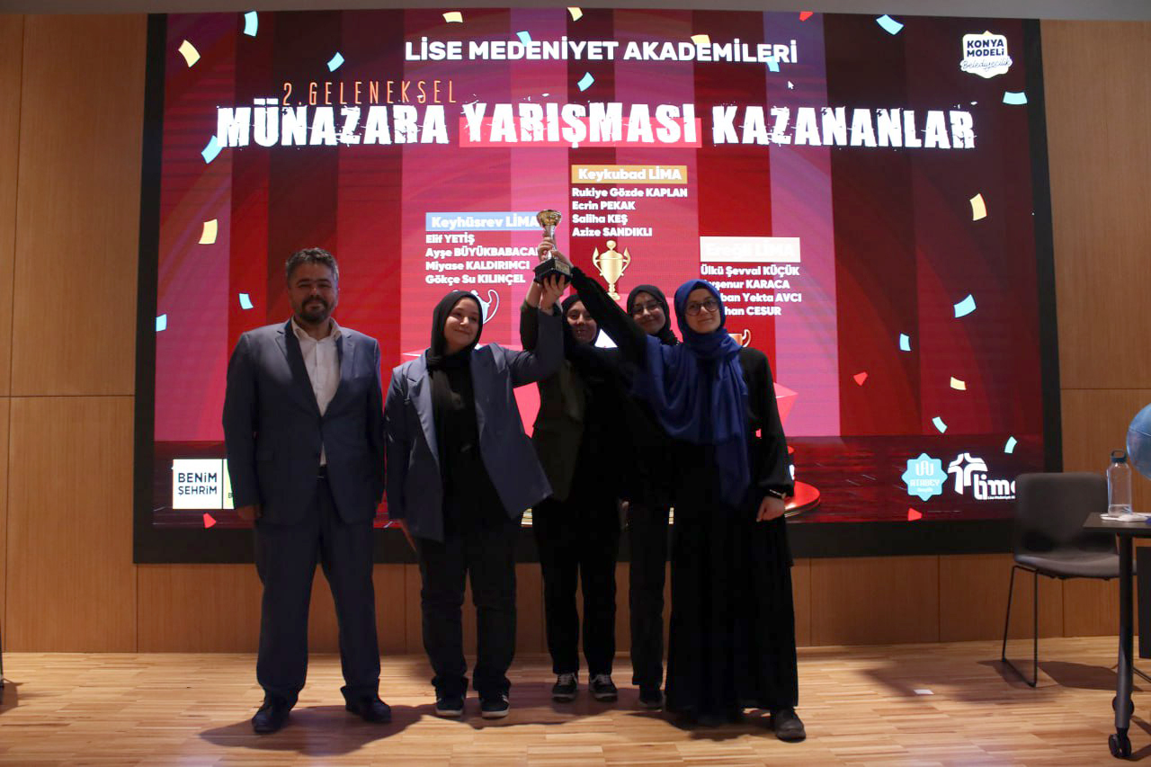 LİSE MEDENİYET AKADEMİLERİ MÜNAZARA YARIŞMASINDA ÖĞRENCİLER KIYASIYA YARIŞTI