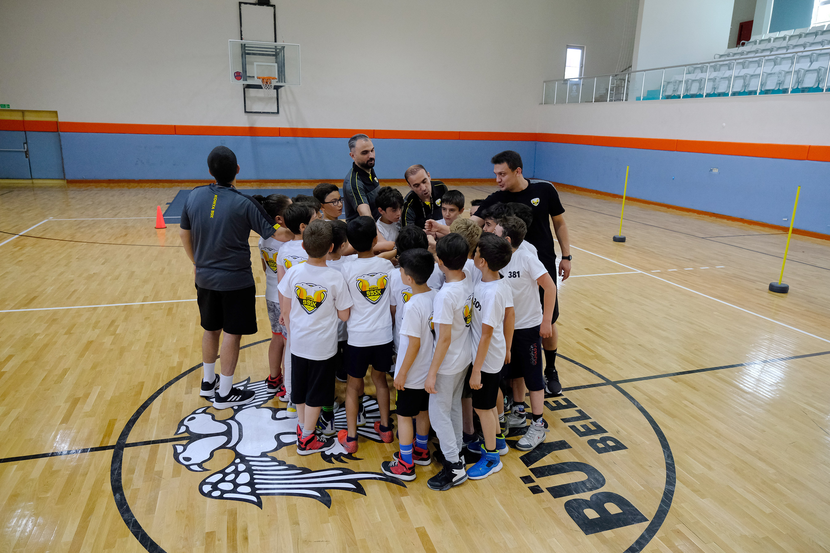 BÜYÜKŞEHİR BELEDİYESPOR ALTYAPI SEÇMELERİNDE YARINLARIN BASKETBOLCULARINI ARADI