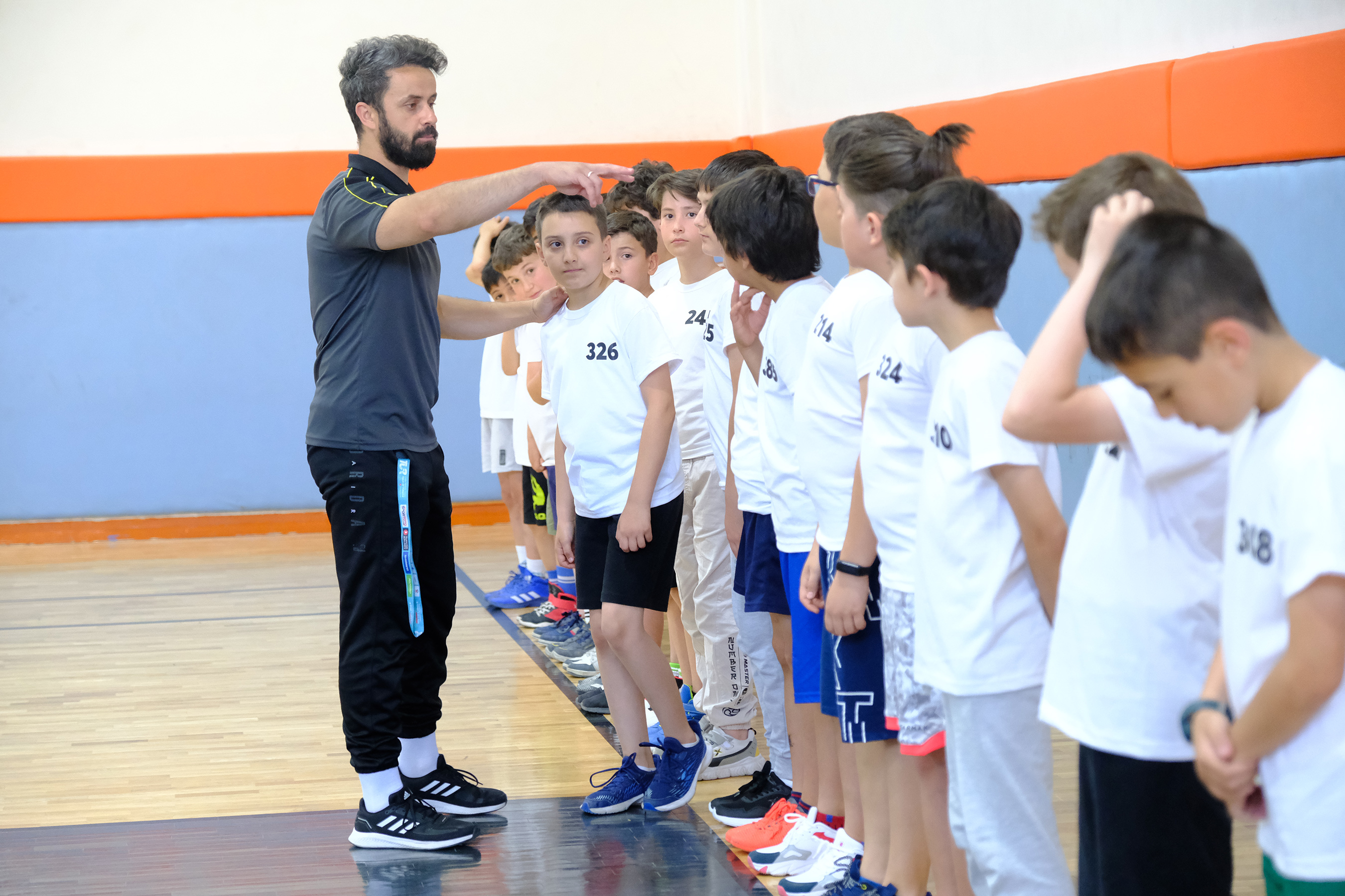 BÜYÜKŞEHİR BELEDİYESPOR ALTYAPI SEÇMELERİNDE YARINLARIN BASKETBOLCULARINI ARADI