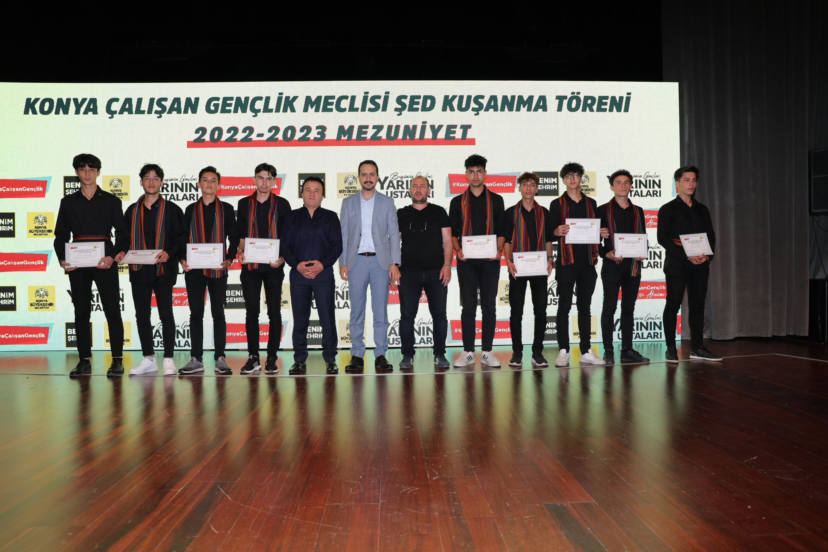 KONYA BÜYÜKŞEHİR BELEDİYESİ ÇALIŞAN GENÇLİK MECLİSİ’NDEN MEZUNİYET VE ŞED KUŞANMA TÖRENİ
