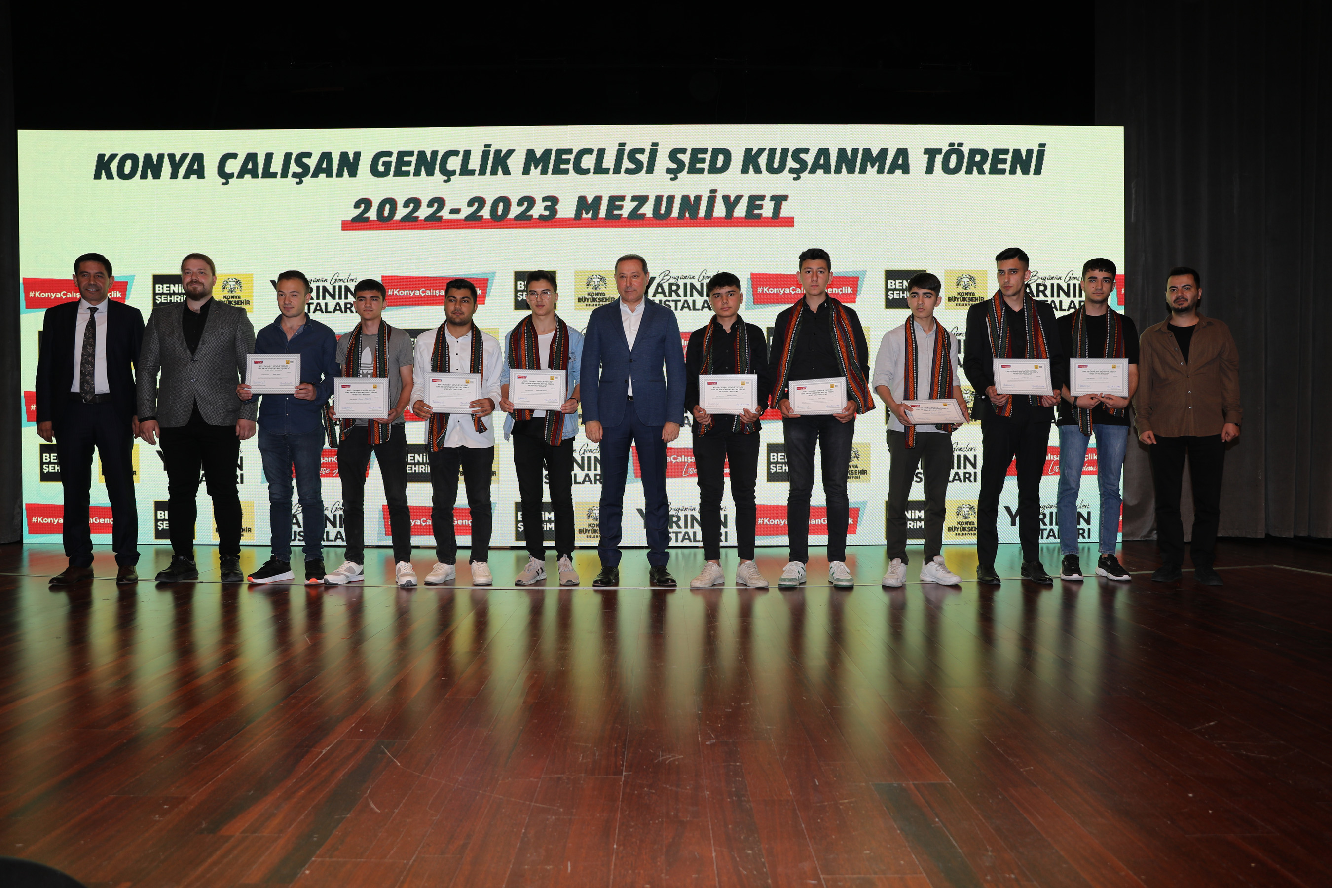 KONYA BÜYÜKŞEHİR BELEDİYESİ ÇALIŞAN GENÇLİK MECLİSİ’NDEN MEZUNİYET VE ŞED KUŞANMA TÖRENİ