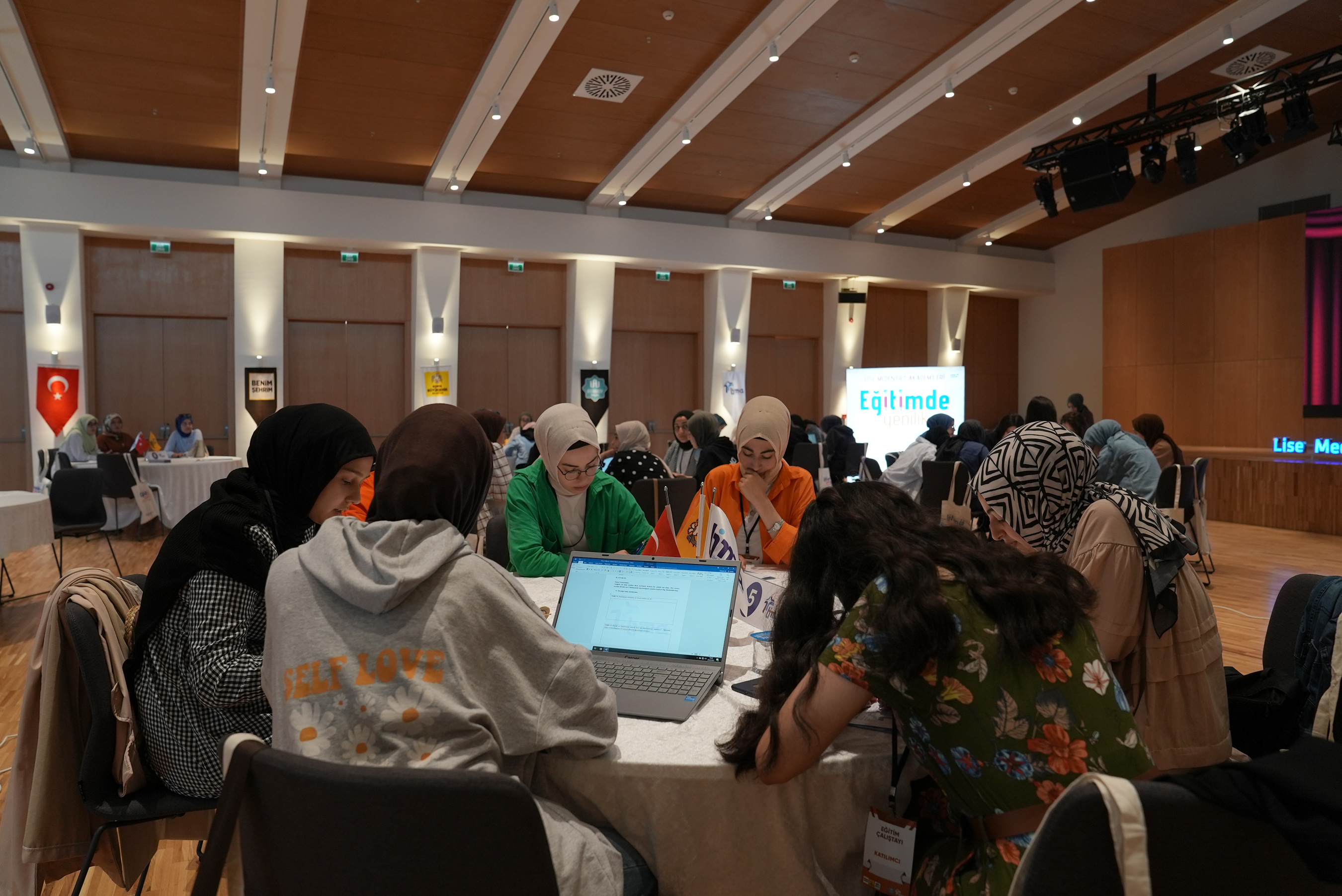 LİSE MEDENİYET AKADEMİLERİ EĞİTİM ÇALIŞTAYI DÜZENLEDİ