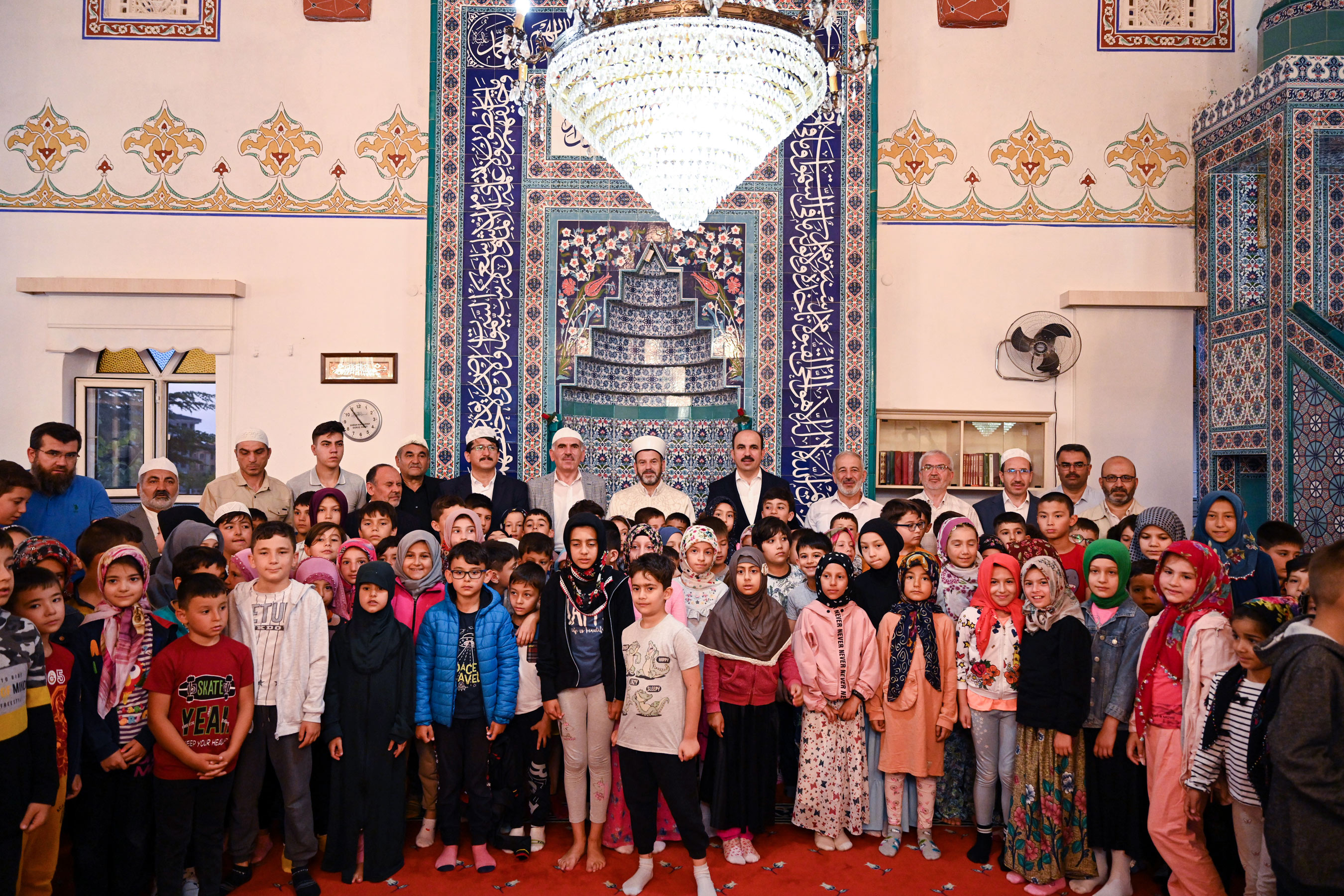 BAŞKAN ALTAY “GÜLE OYNAYA CAMİYE GEL PROJESİ”NDE ÇOCUKLARIN SABAH NAMAZI HEYECANINA ORTAK OLDU