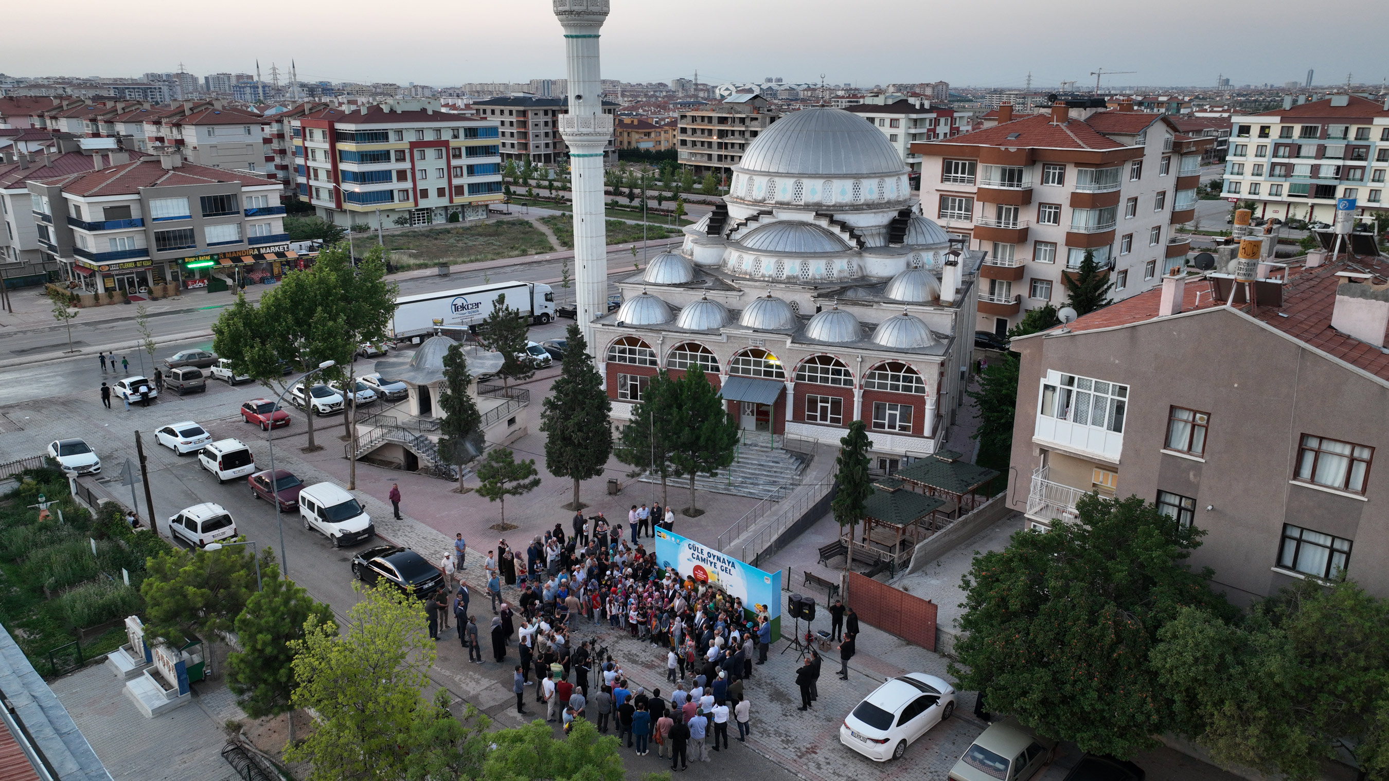 BAŞKAN ALTAY “GÜLE OYNAYA CAMİYE GEL PROJESİ”NDE ÇOCUKLARIN SABAH NAMAZI HEYECANINA ORTAK OLDU