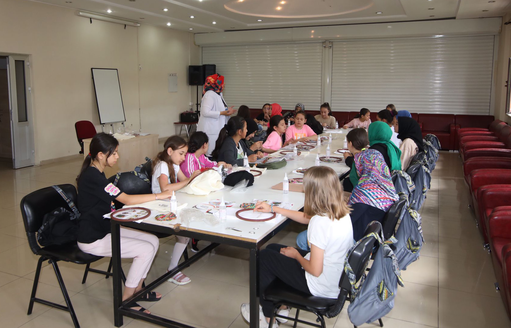ÖĞRENCİLERİN DOLU DOLU BİR TATİL GEÇİRECEĞİ GENÇ KOMEK YAZ OKULU BAŞLADI