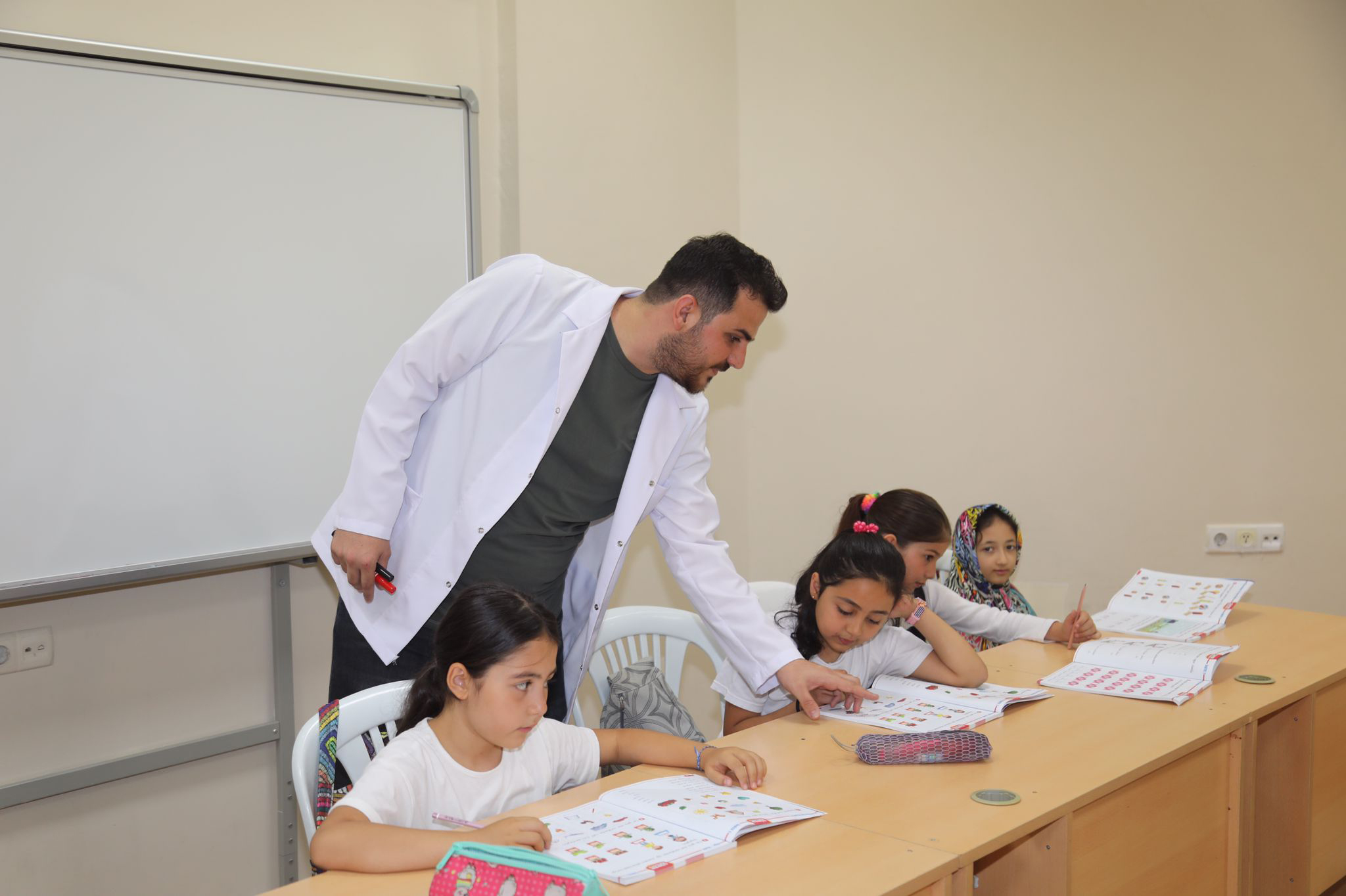 ÖĞRENCİLERİN DOLU DOLU BİR TATİL GEÇİRECEĞİ GENÇ KOMEK YAZ OKULU BAŞLADI