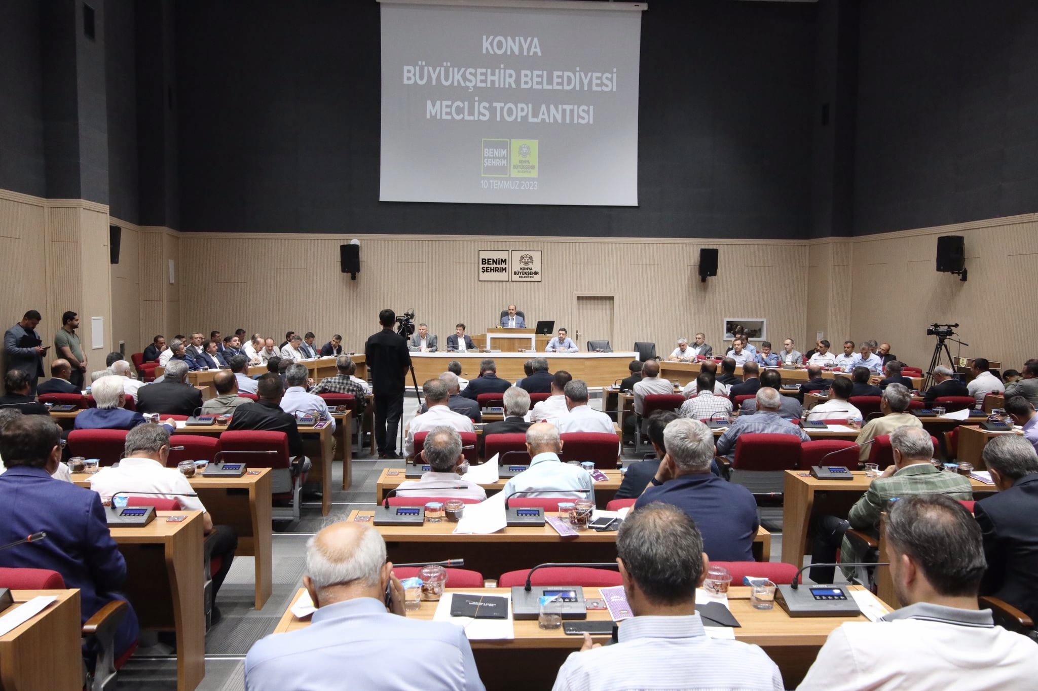 BAŞKAN ALTAY BÜYÜKŞEHİR MECLİSİ’NDE KONUŞTU: “TÜRKİYE’YE ÖRNEK BİR BİRLİKTELİK SERGİLİYORUZ”