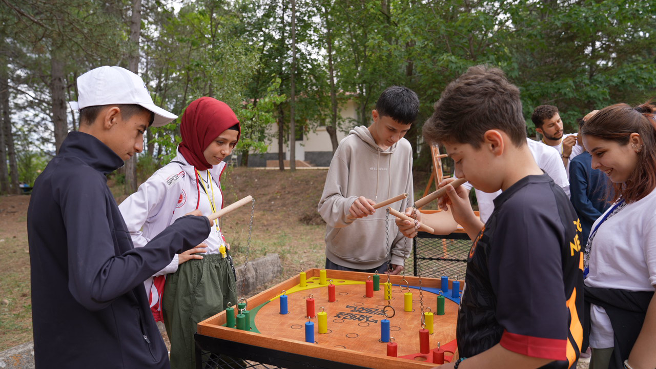 LİSE MEDENİYET AKADEMİLERİ YAZ OKULU ÖĞRENCİLERİN GELİŞİMİNE KATKI SAĞLIYOR