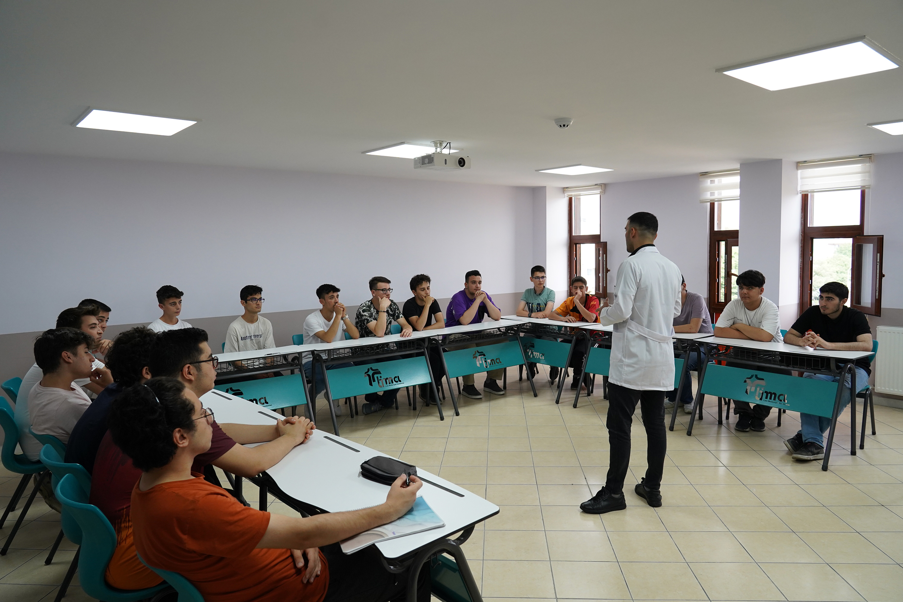 LİSE MEDENİYET AKADEMİLERİ YAZ OKULU ÖĞRENCİLERİN GELİŞİMİNE KATKI SAĞLIYOR