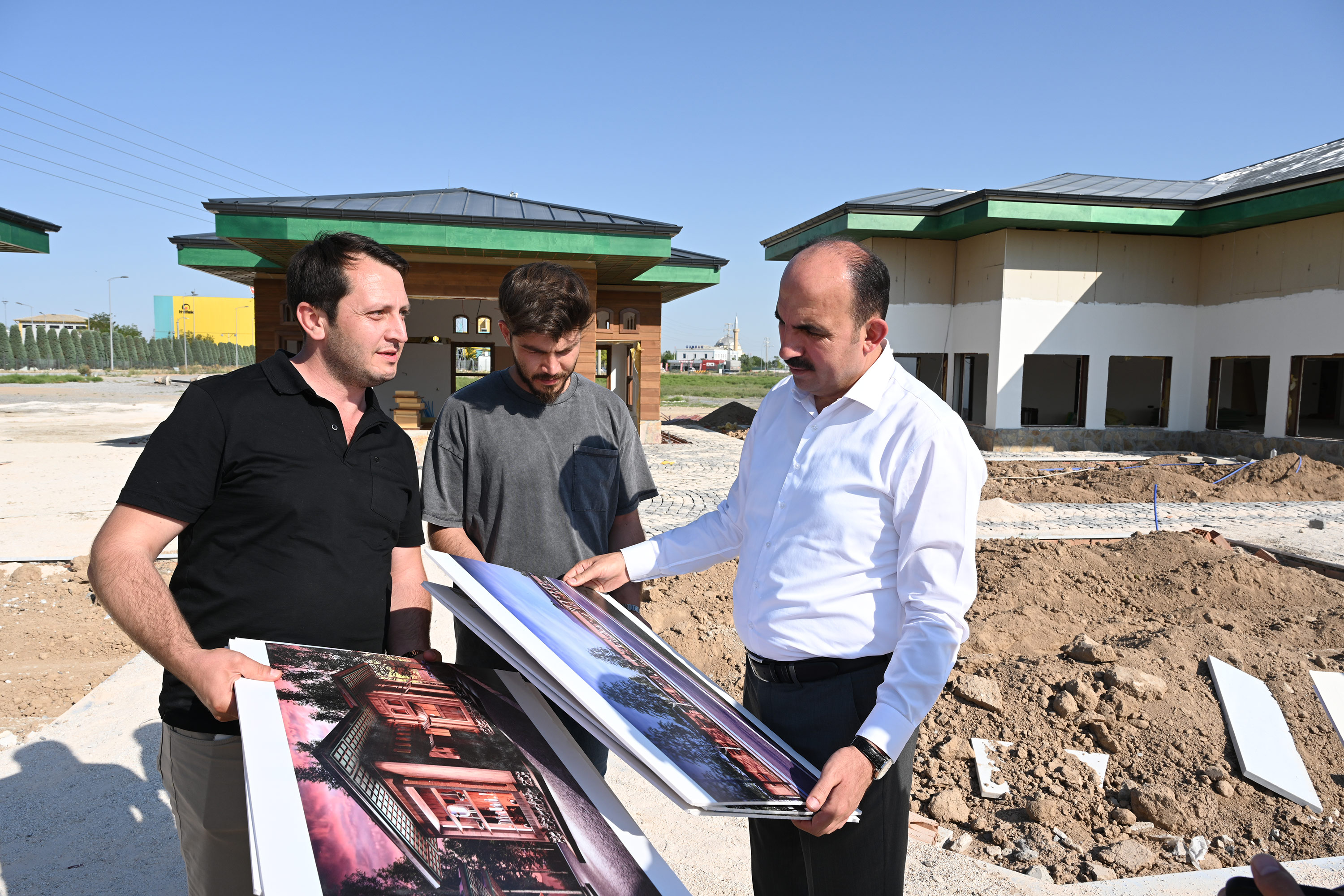 BAŞKAN ALTAY: “ZİYARETÇİLERİN KONYA’YA AİT ÜRÜNLERİ ALABİLECEĞİ BİR MEKAN OLUŞTURUYORUZ”