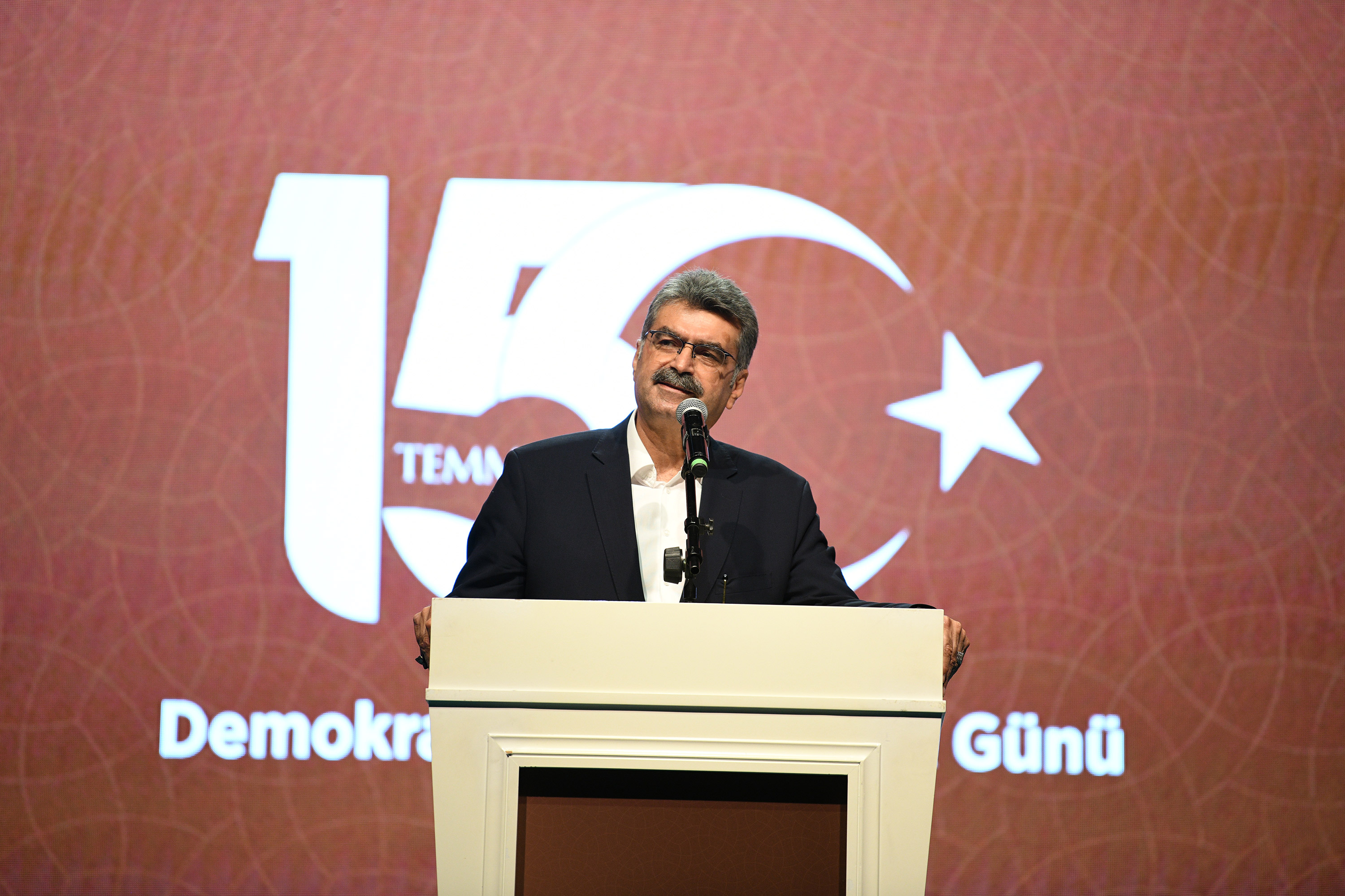 BAŞKAN ALTAY: “BU TOPRAKLARIN ESARETE MAHKUM EDİLEMEYECEĞİNİ BÜTÜN CİHANA 15 TEMMUZ’DA YENİDEN İSPAT ETTİK”