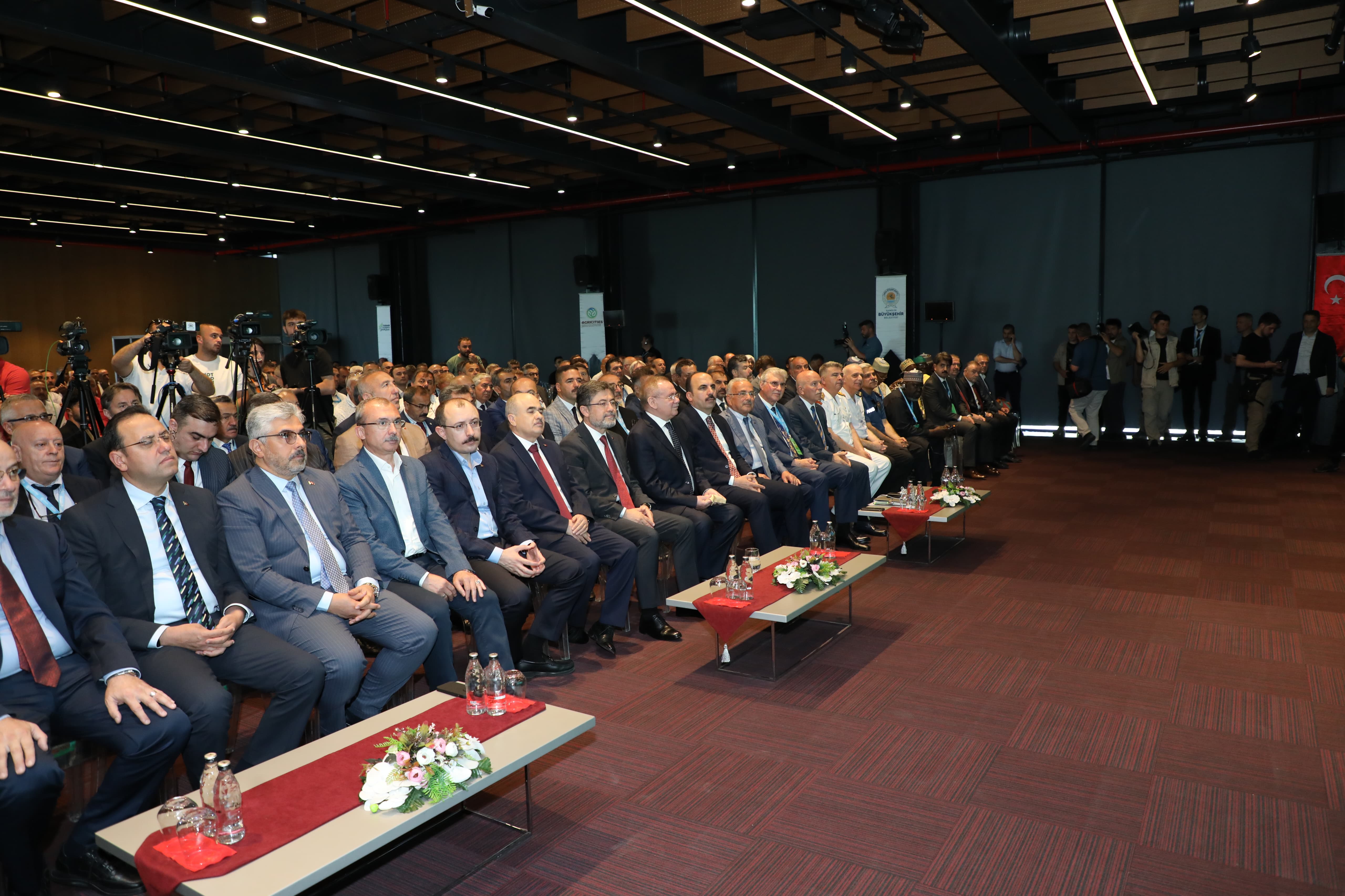 BAKAN YUMAKLI: “AGRICITIES GİBİ BİR ORGANİZASYONLA TARIMA VE KIRSAL KALKINMAYA YER VERİLMESİ GURUR VERİCİ”