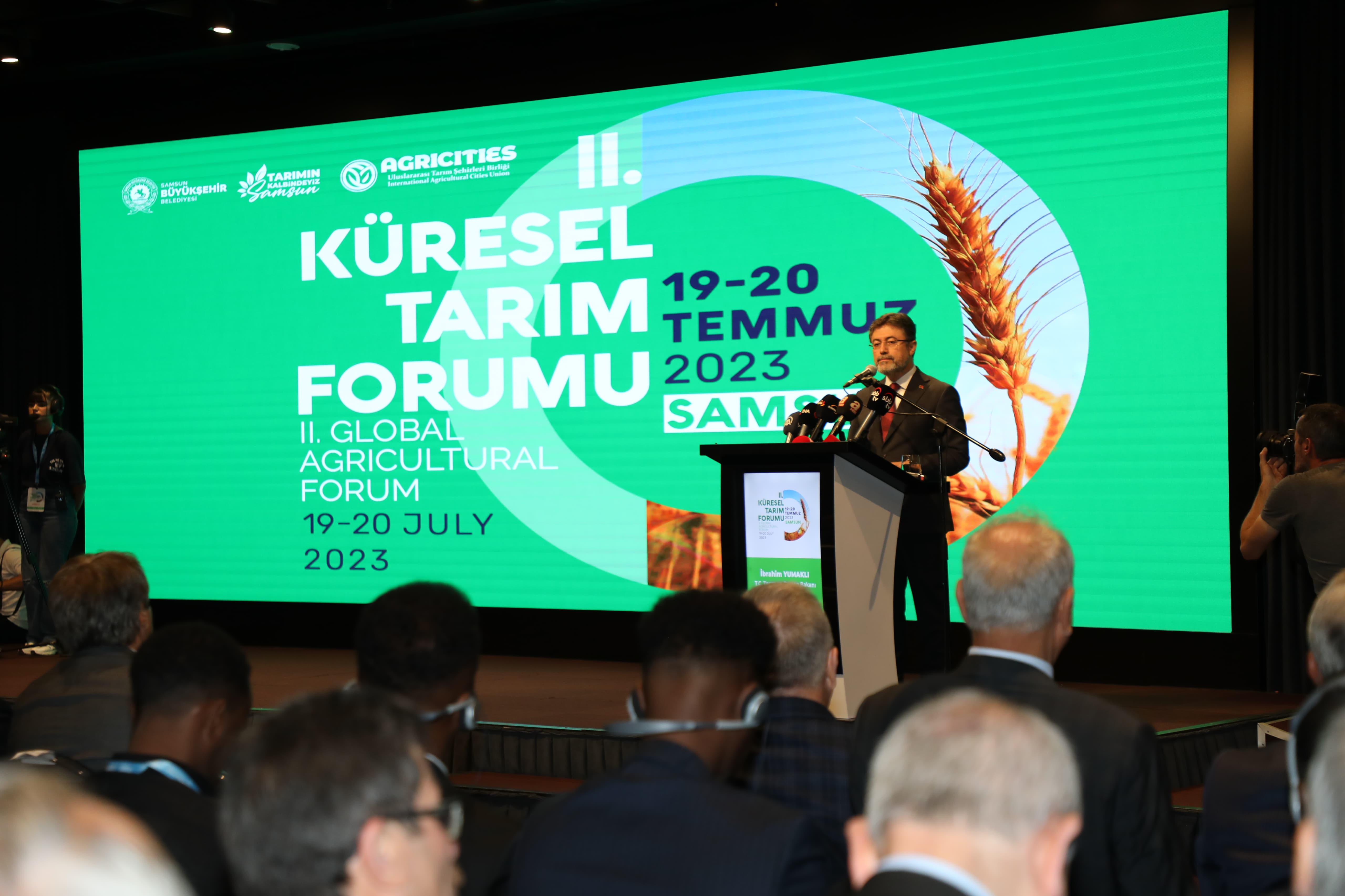 BAKAN YUMAKLI: “AGRICITIES GİBİ BİR ORGANİZASYONLA TARIMA VE KIRSAL KALKINMAYA YER VERİLMESİ GURUR VERİCİ”
