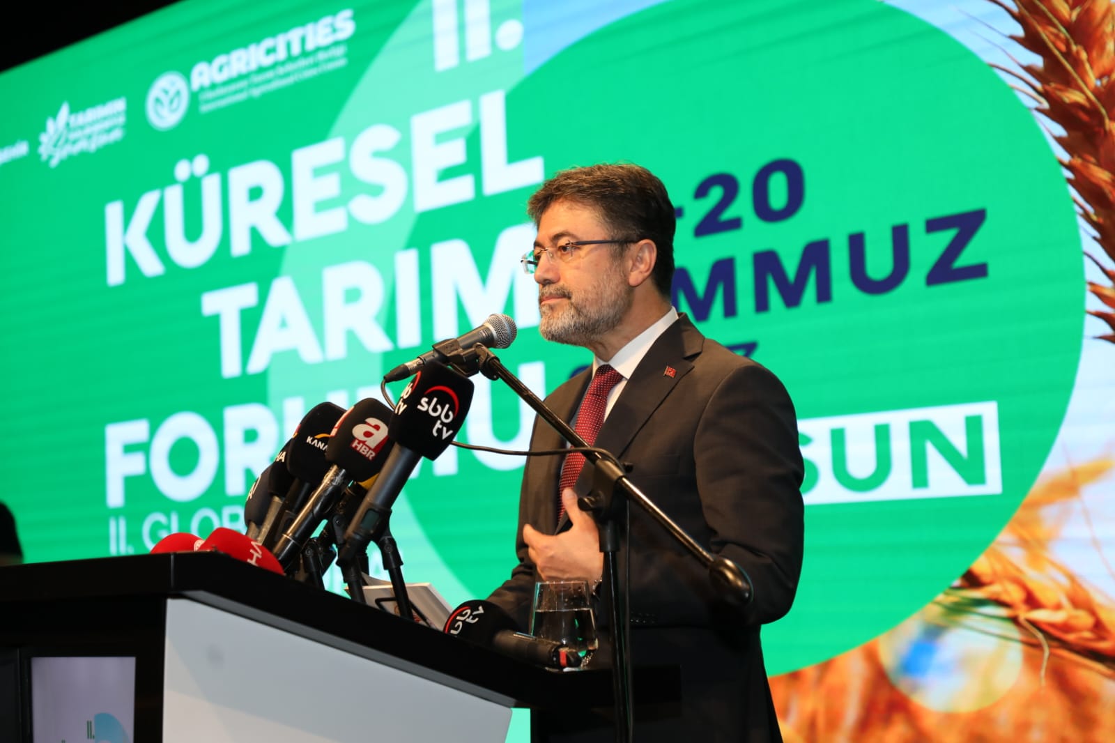 BAKAN YUMAKLI: “AGRICITIES GİBİ BİR ORGANİZASYONLA TARIMA VE KIRSAL KALKINMAYA YER VERİLMESİ GURUR VERİCİ”