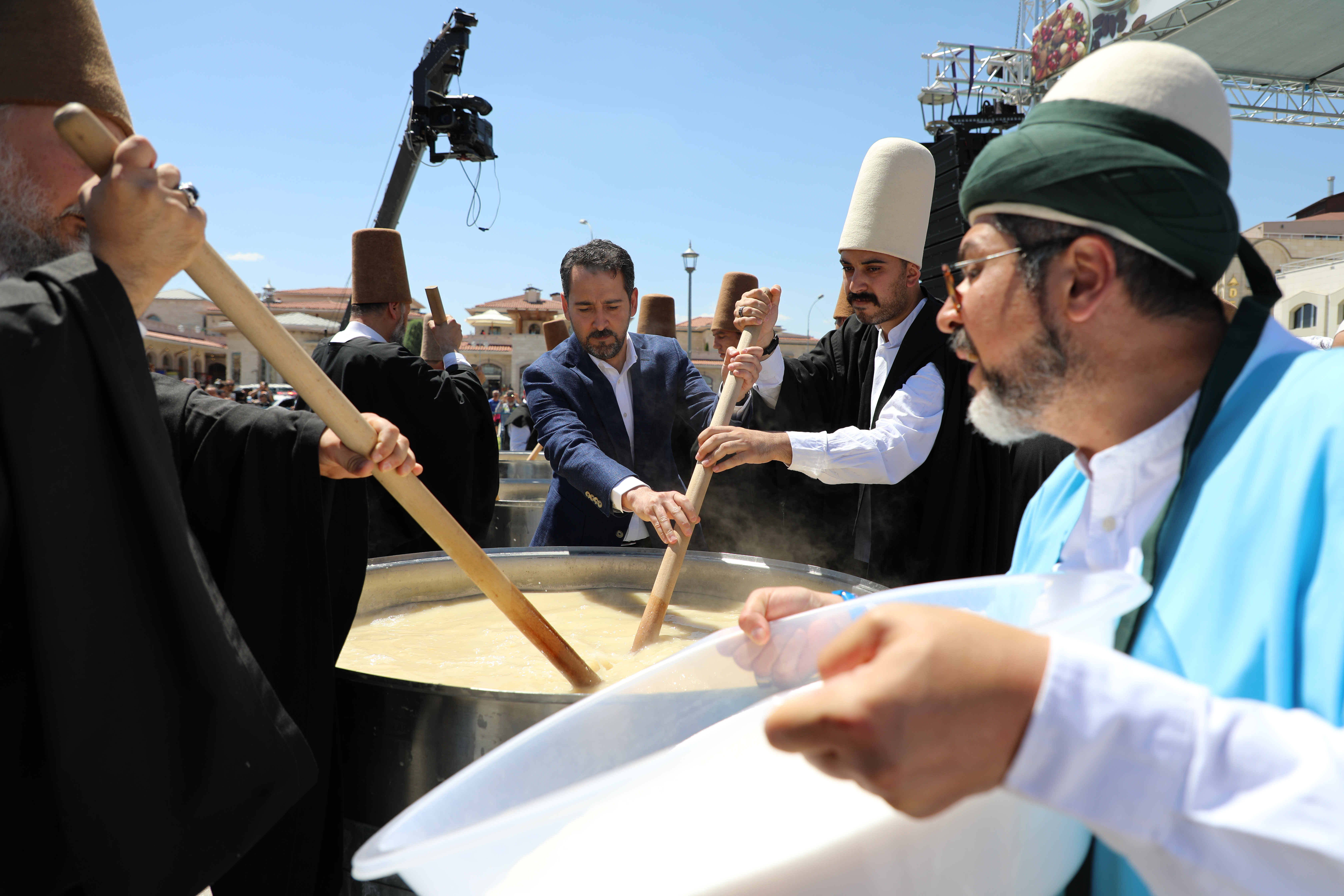 KONYA’DA AŞURE GELENEĞİ “HUZUR-I PİR’DE AŞURE” PROGRAMIYLA YAŞATILDI