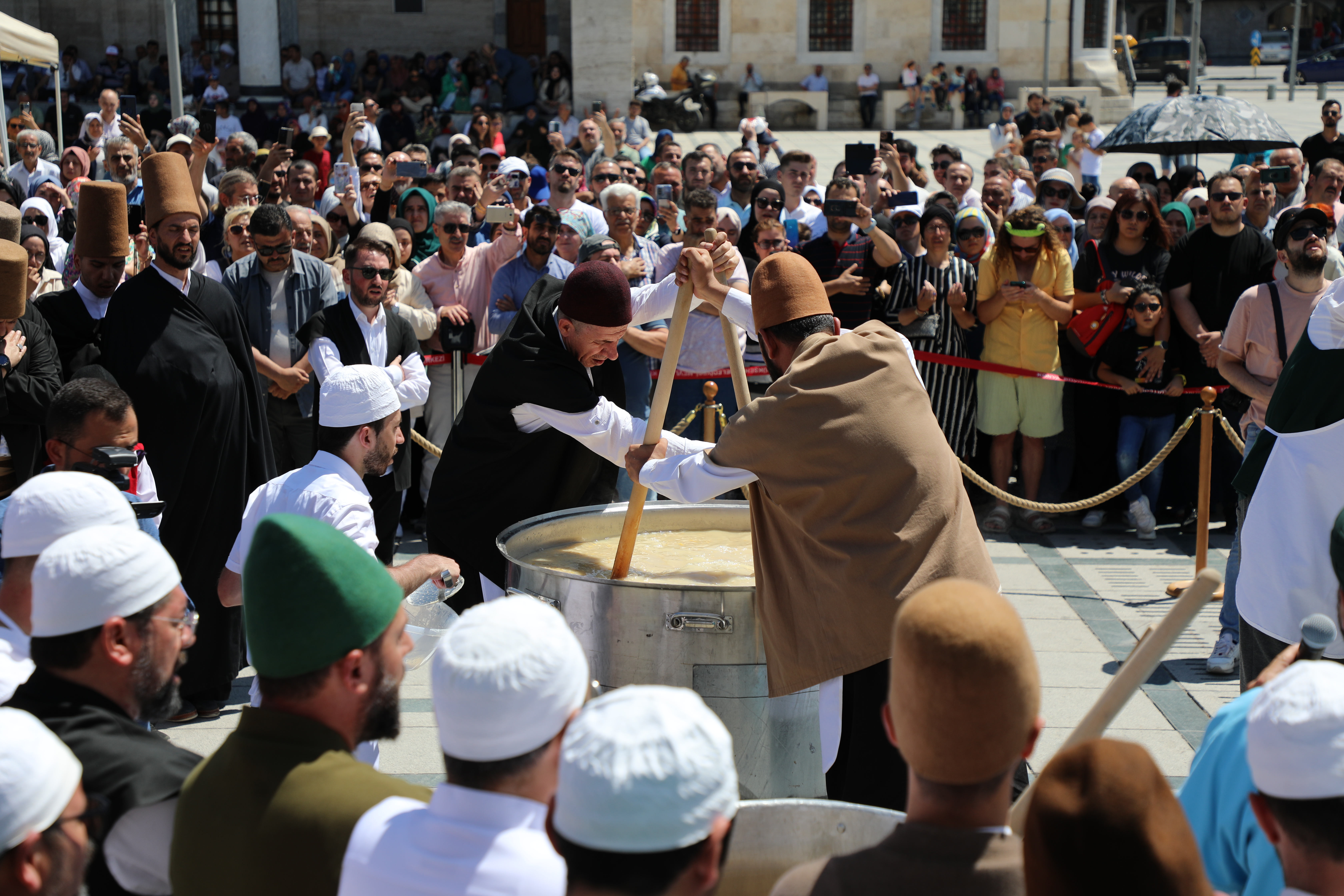 KONYA’DA AŞURE GELENEĞİ “HUZUR-I PİR’DE AŞURE” PROGRAMIYLA YAŞATILDI