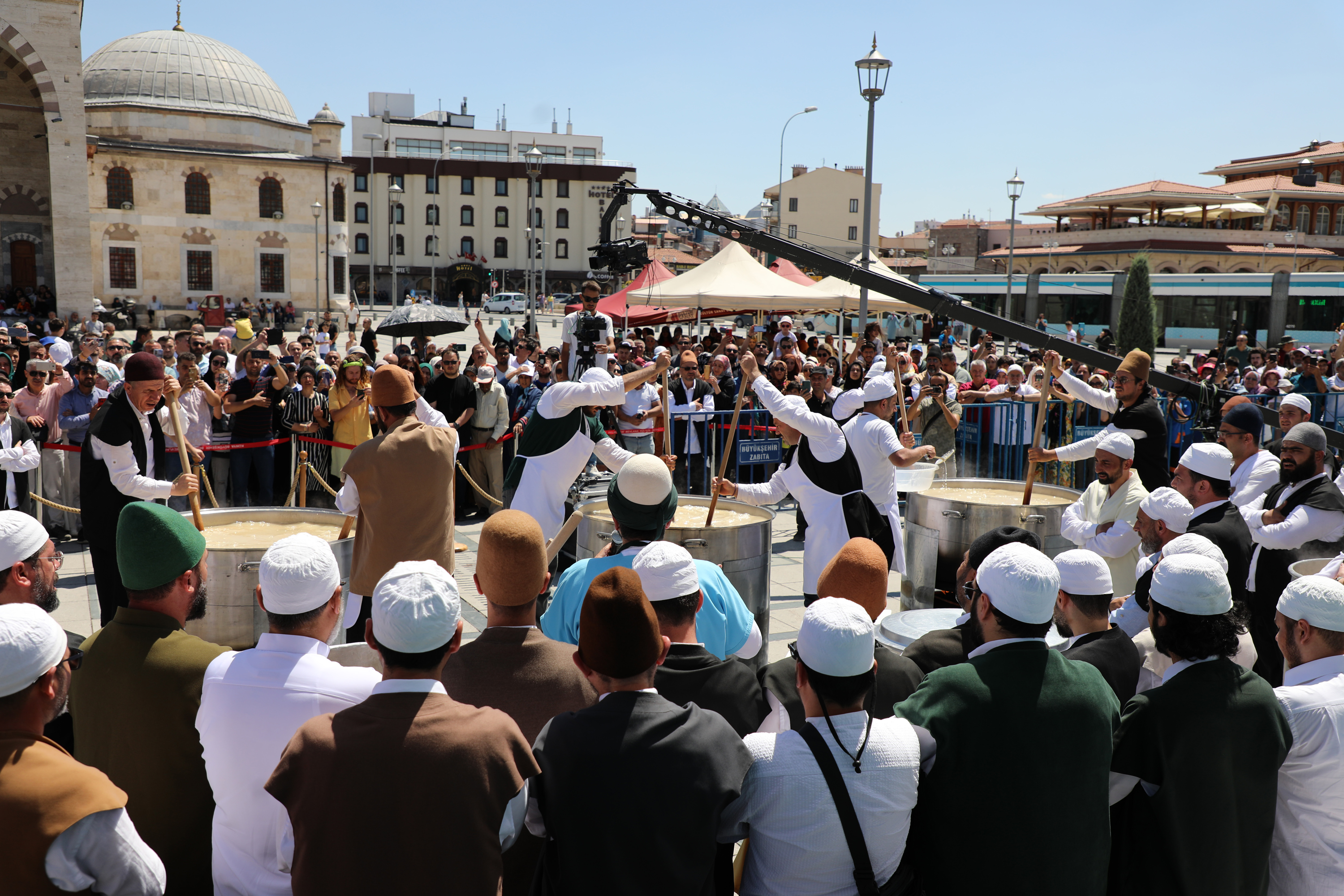 KONYA’DA AŞURE GELENEĞİ “HUZUR-I PİR’DE AŞURE” PROGRAMIYLA YAŞATILDI