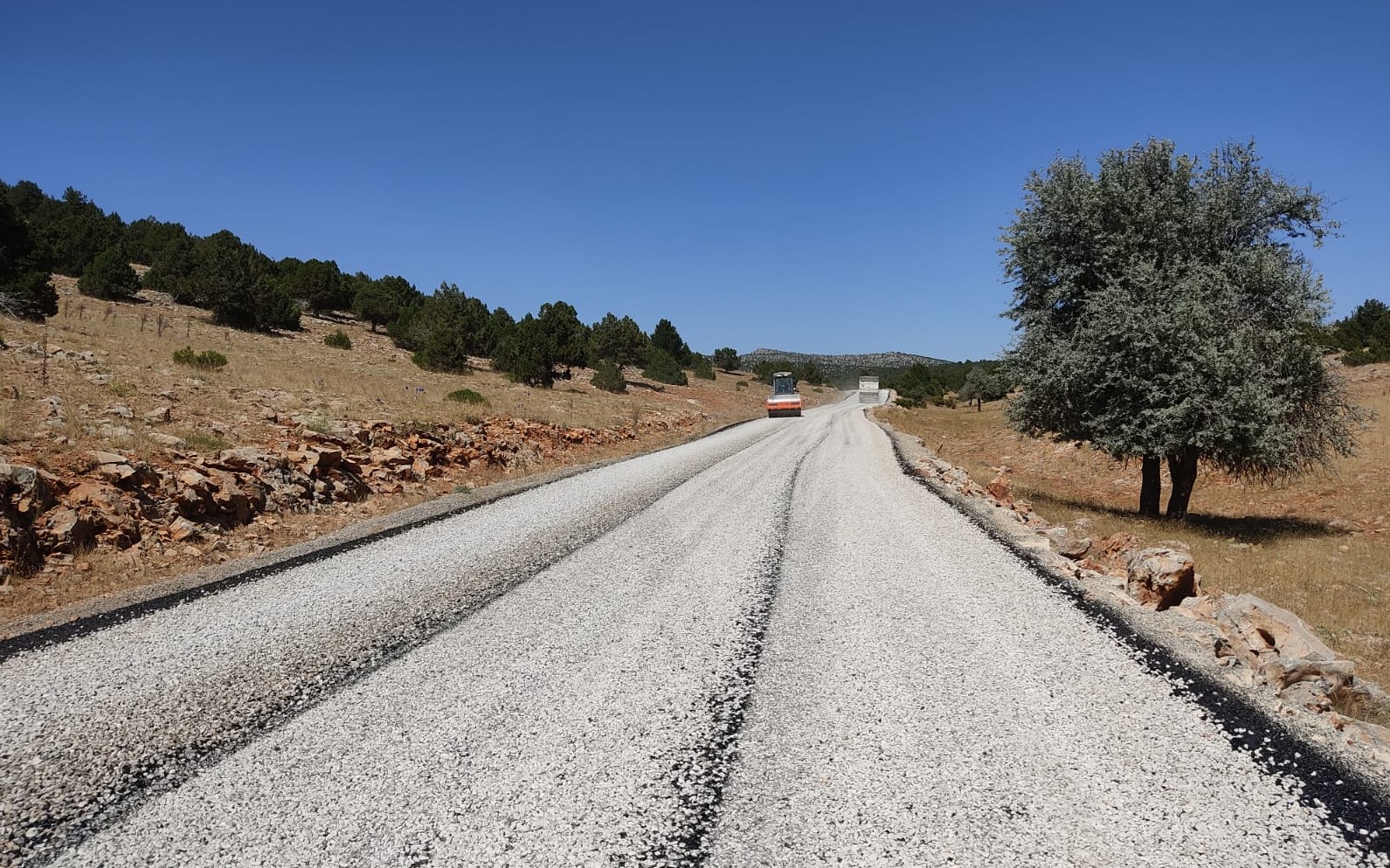 KONYA’DA MAHALLE YOLLARINDA ULAŞIM KONFORU YÜKSELİYOR