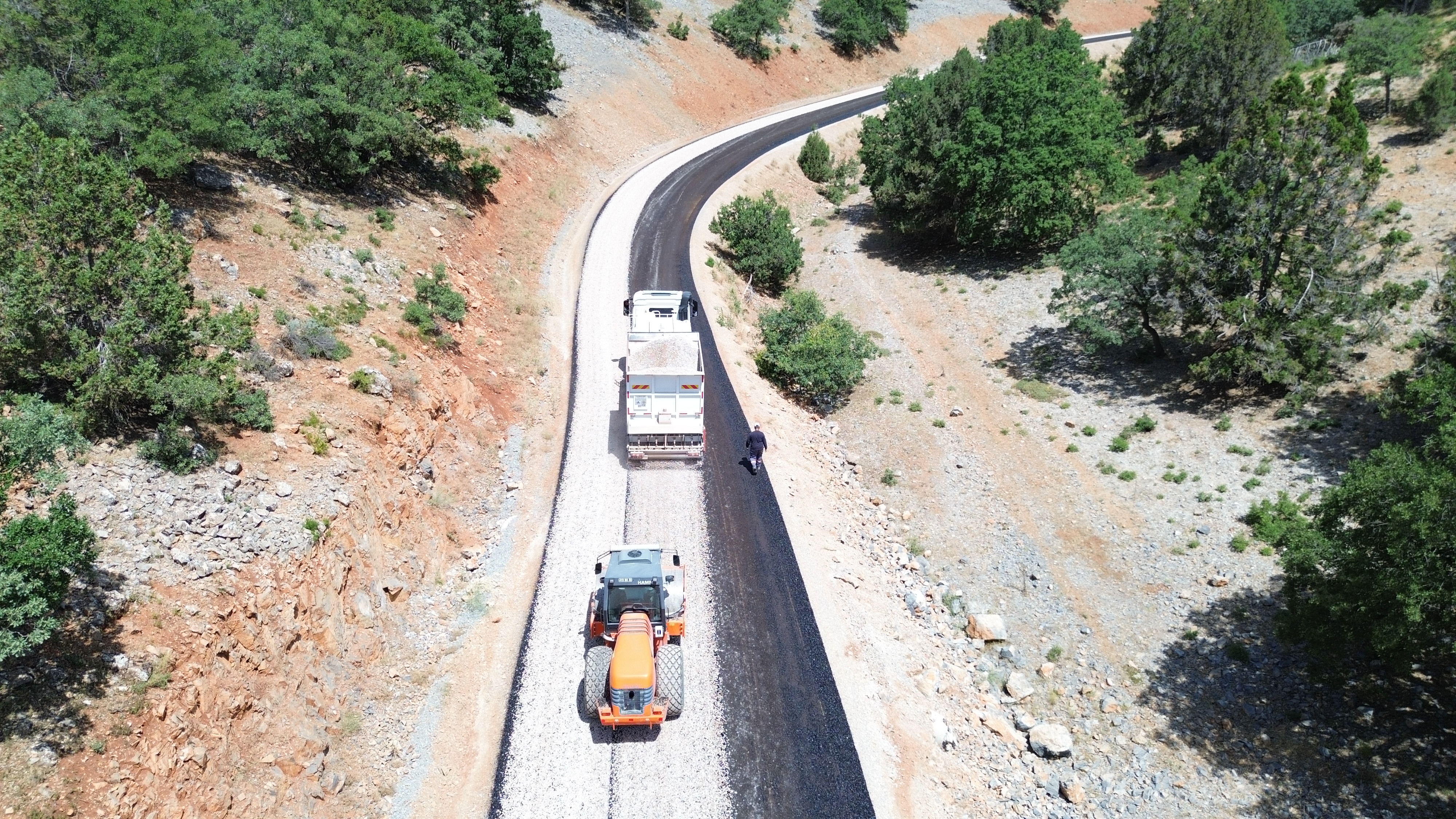 KONYA’DA MAHALLE YOLLARINDA ULAŞIM KONFORU YÜKSELİYOR