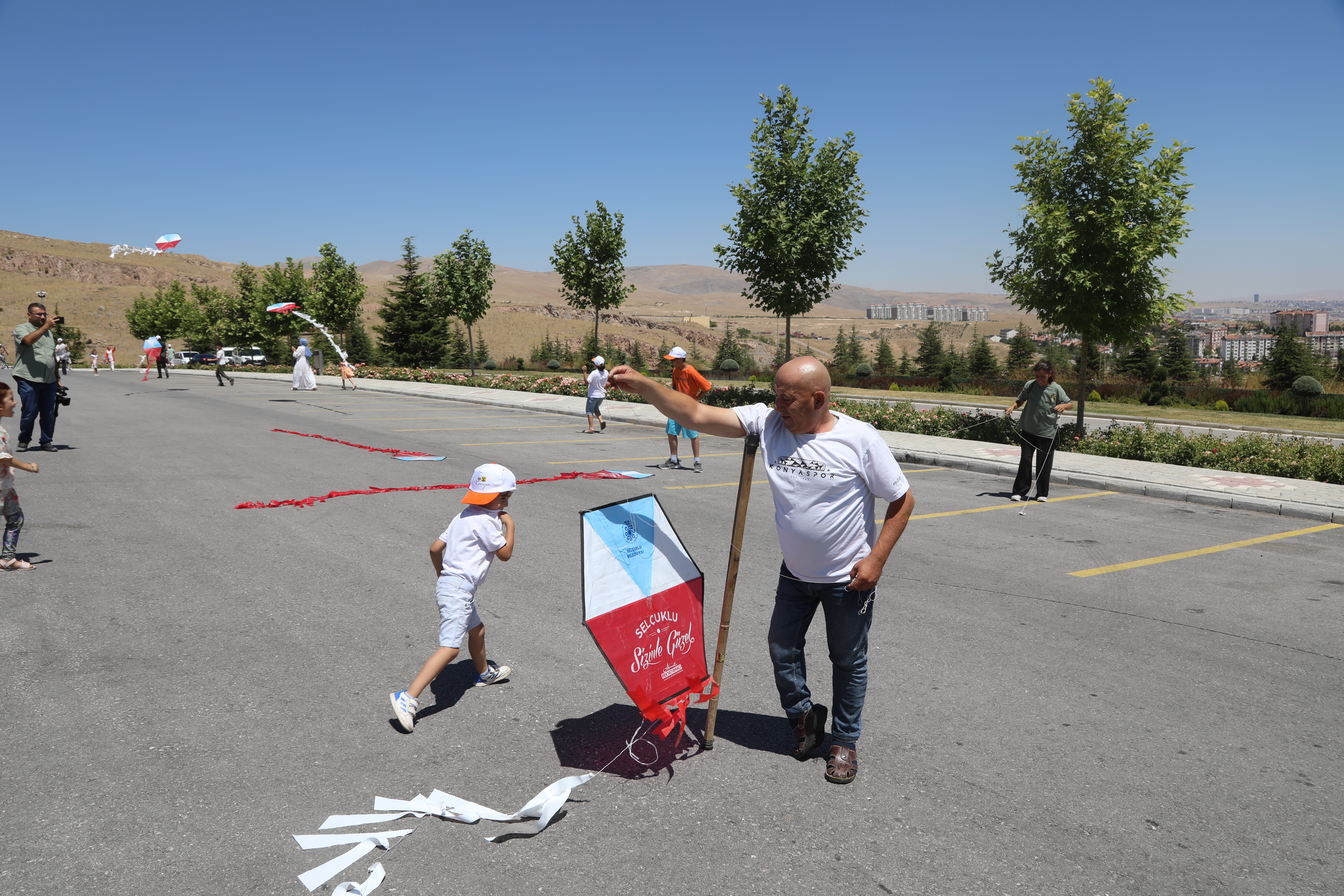 KONYA BÜYÜKŞEHİR’DEN ENGELLİLER İÇİN “UÇURTMA ŞENLİĞİ”