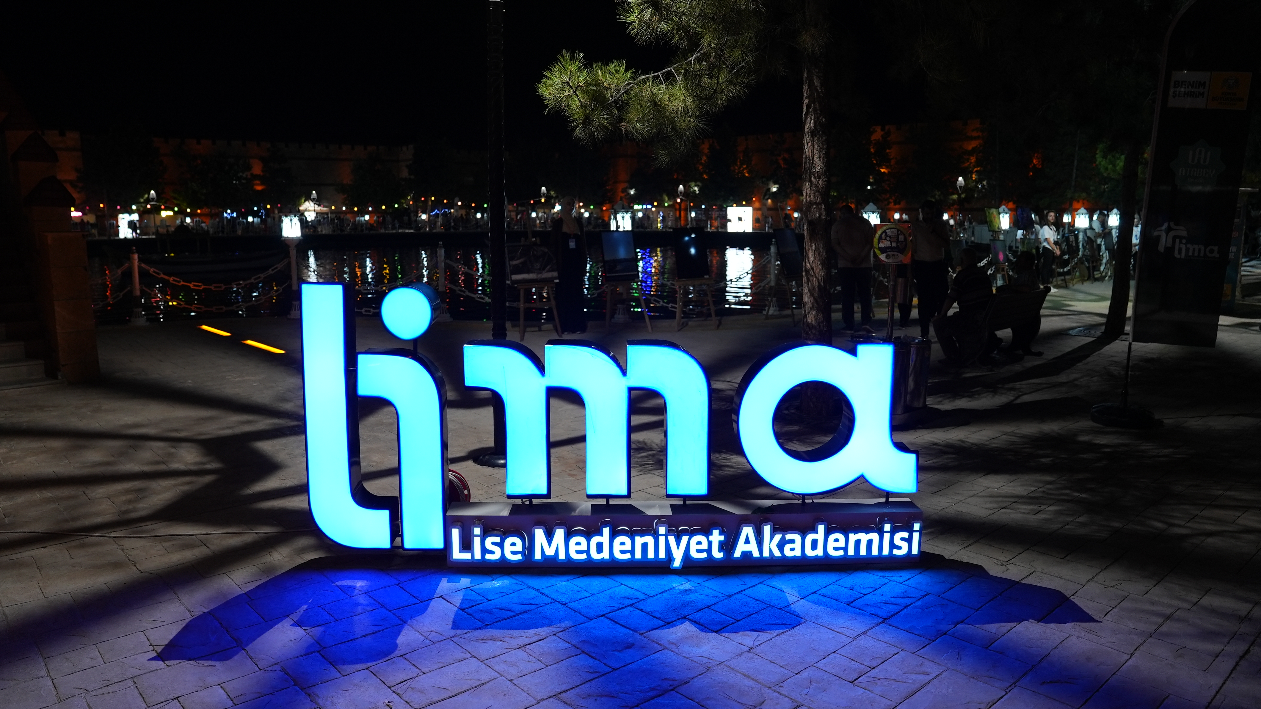 LİSE MEDENİYET AKADEMİSİ’NDEN SANAT SOKAĞI SERGİSİ