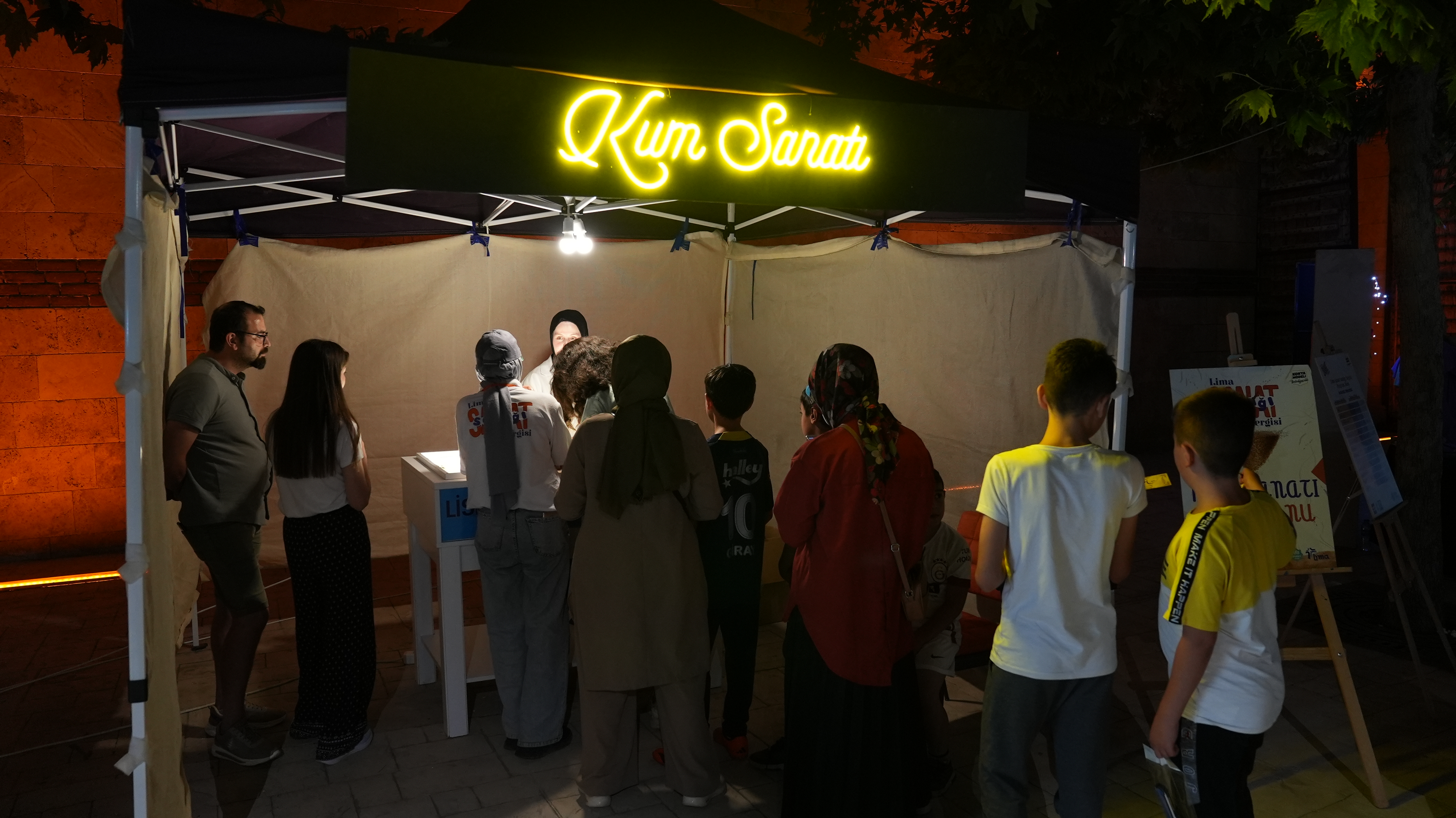 LİSE MEDENİYET AKADEMİSİ’NDEN SANAT SOKAĞI SERGİSİ