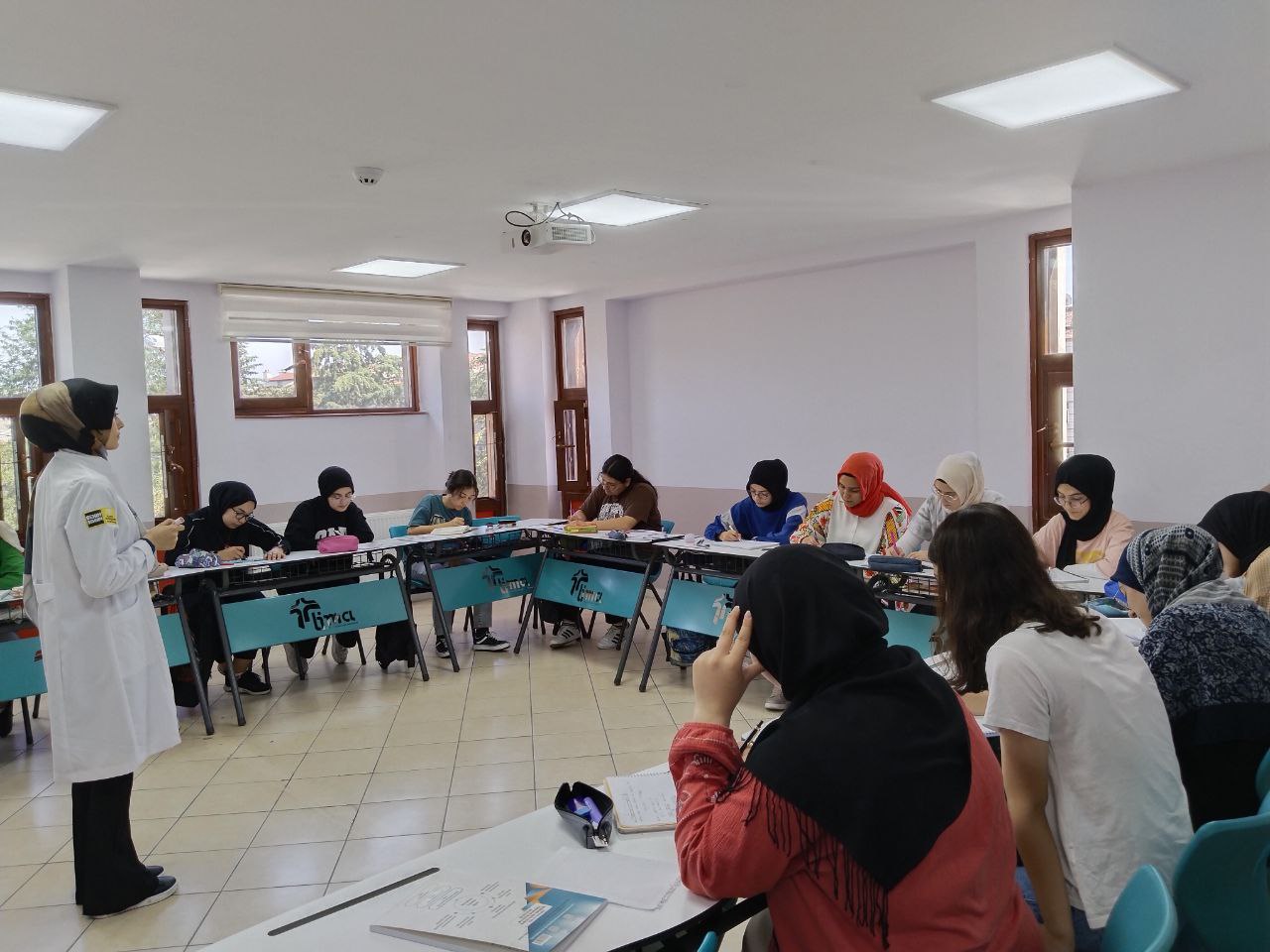 ÖĞRENCİLER YKS’YE LİSE MEDENİYET AKADEMİLERİ “YKS YAZ OKULU” İLE HAZIRLANIYOR