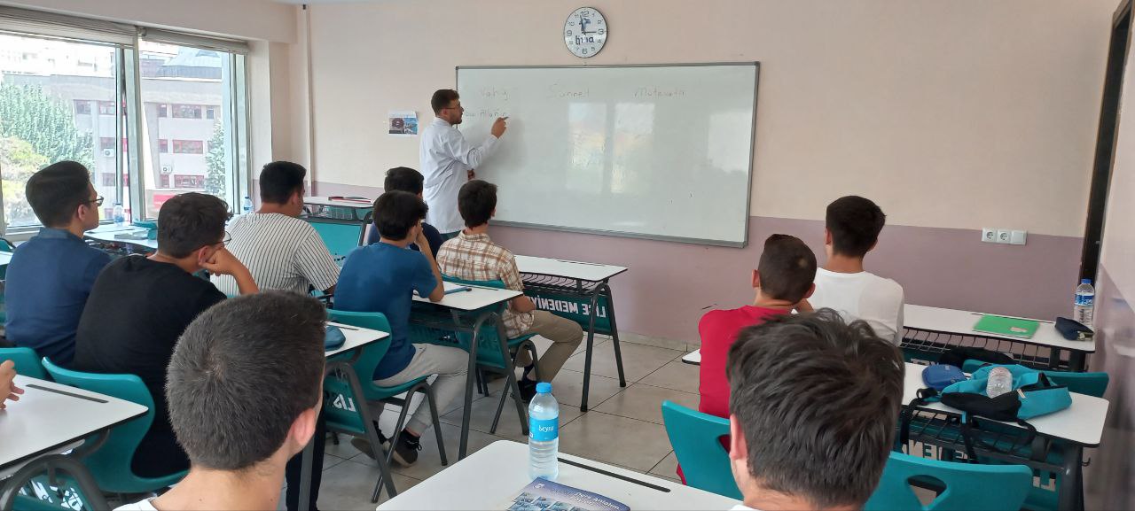 ÖĞRENCİLER YKS’YE LİSE MEDENİYET AKADEMİLERİ “YKS YAZ OKULU” İLE HAZIRLANIYOR