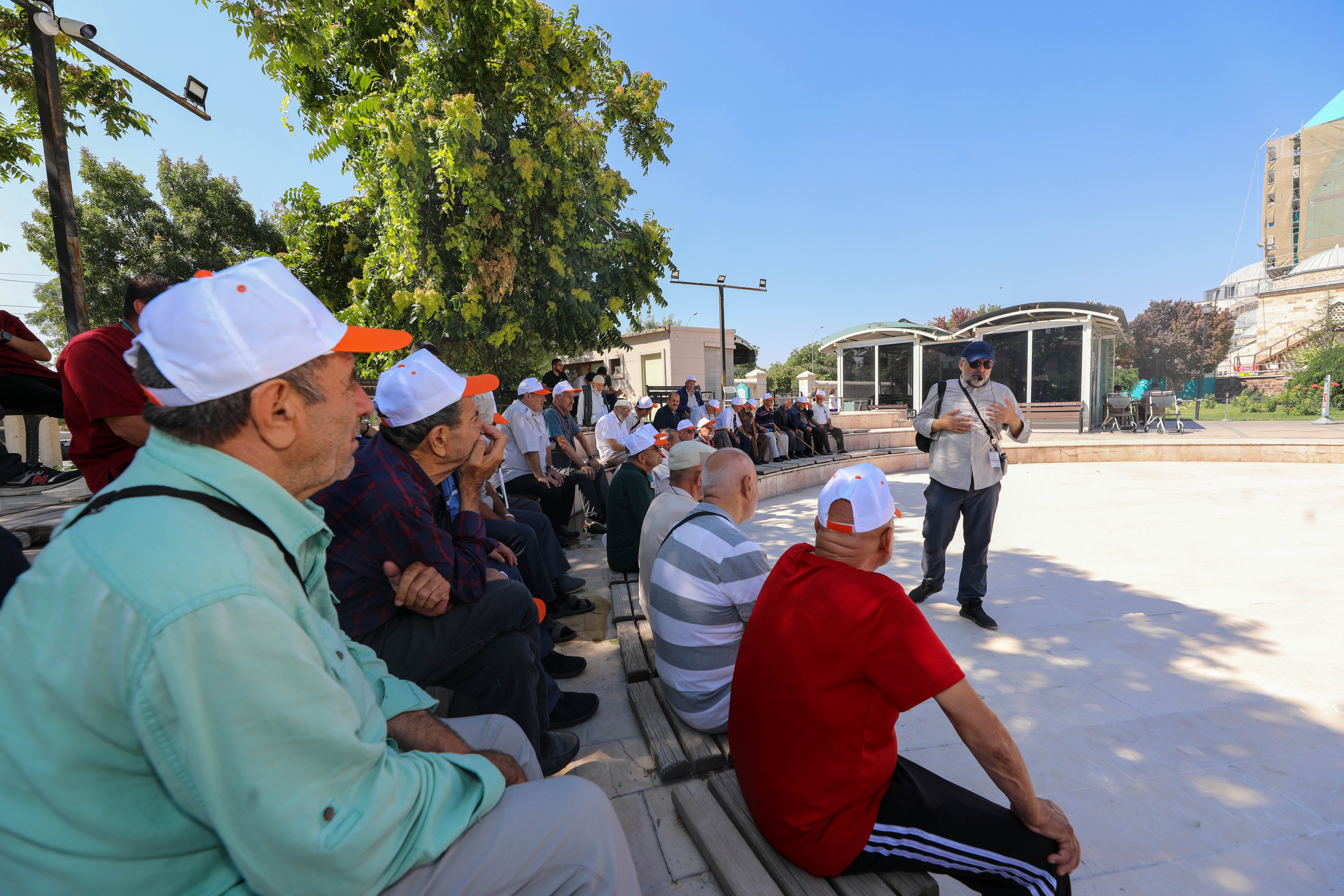 KONYA BÜYÜKŞEHİR HUZUREVİ SAKİNLERİNE MORAL OLDU