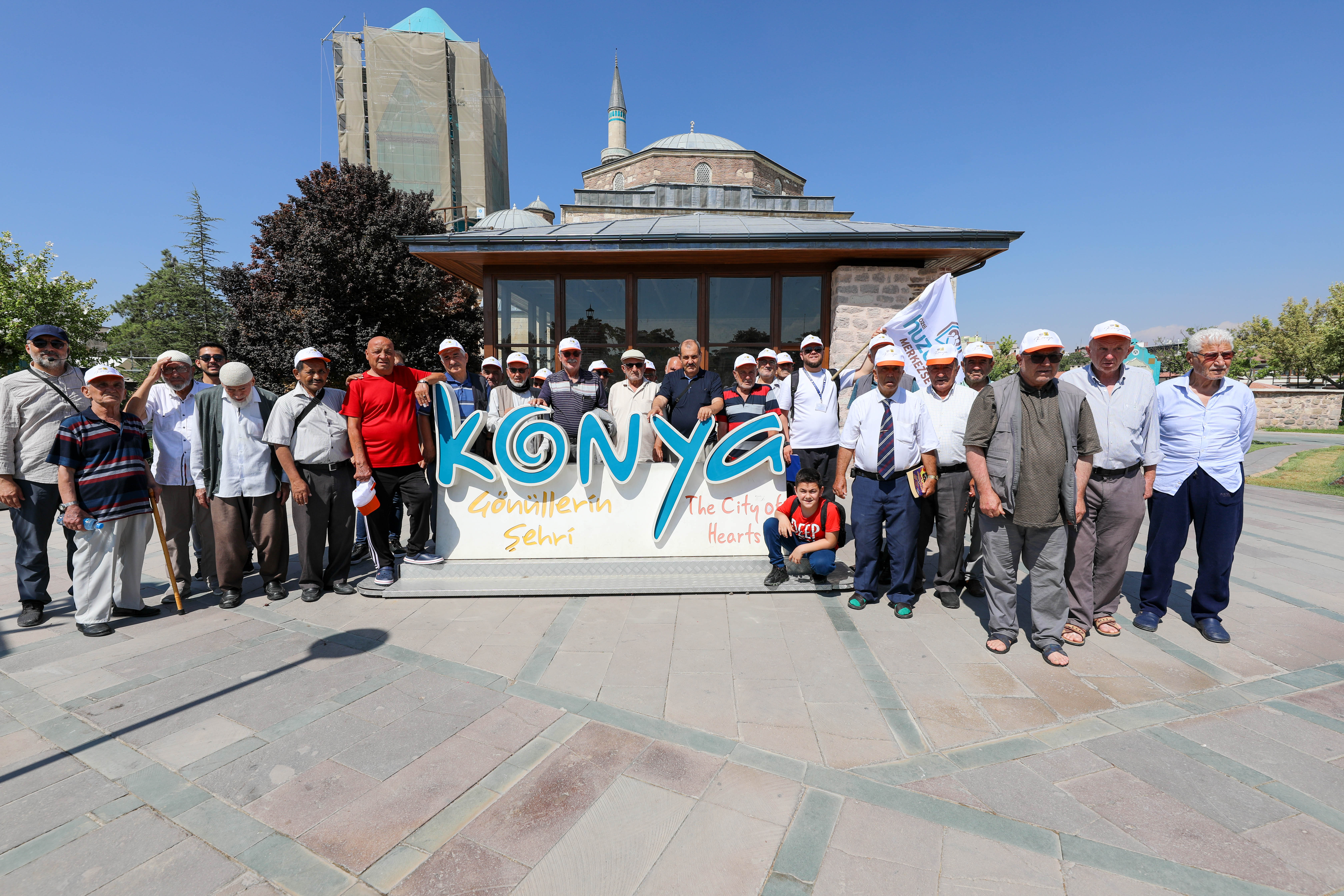 KONYA BÜYÜKŞEHİR HUZUREVİ SAKİNLERİNE MORAL OLDU