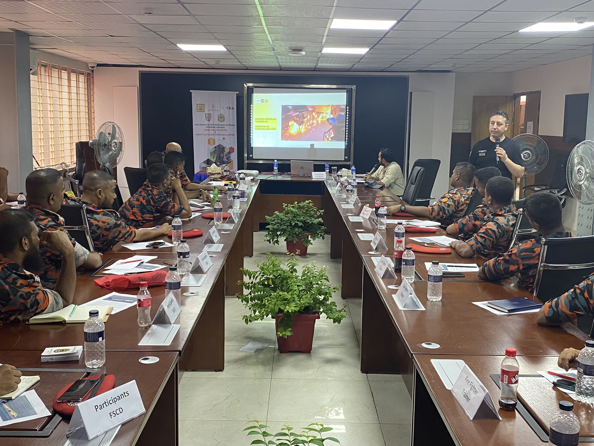 KONYA BÜYÜKŞEHİR TİKA İŞ BİRLİĞİYLE BANGLADEŞ’TE İTFAİYECİLERE EĞİTİM VERDİ