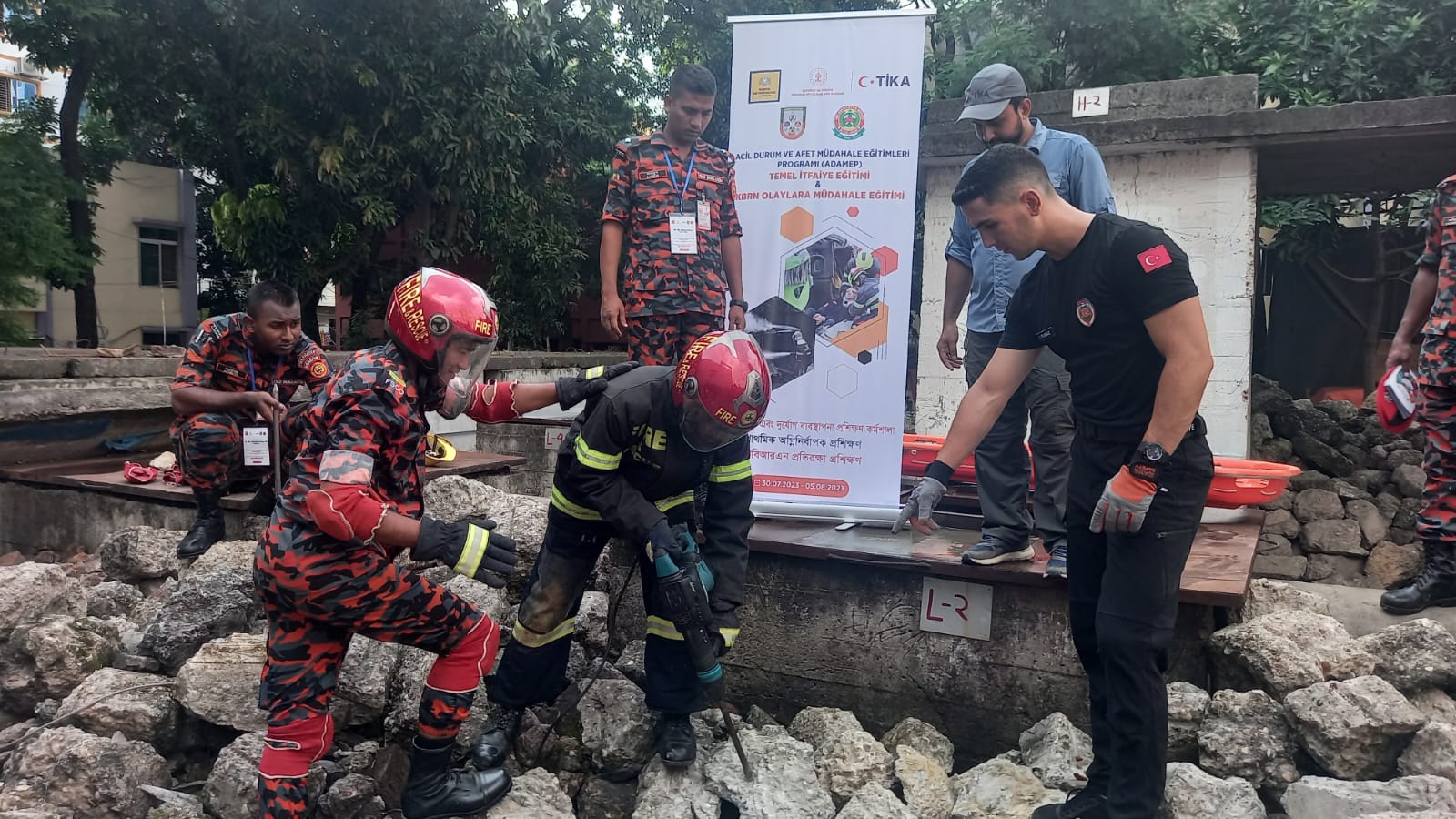 KONYA BÜYÜKŞEHİR TİKA İŞ BİRLİĞİYLE BANGLADEŞ’TE İTFAİYECİLERE EĞİTİM VERDİ