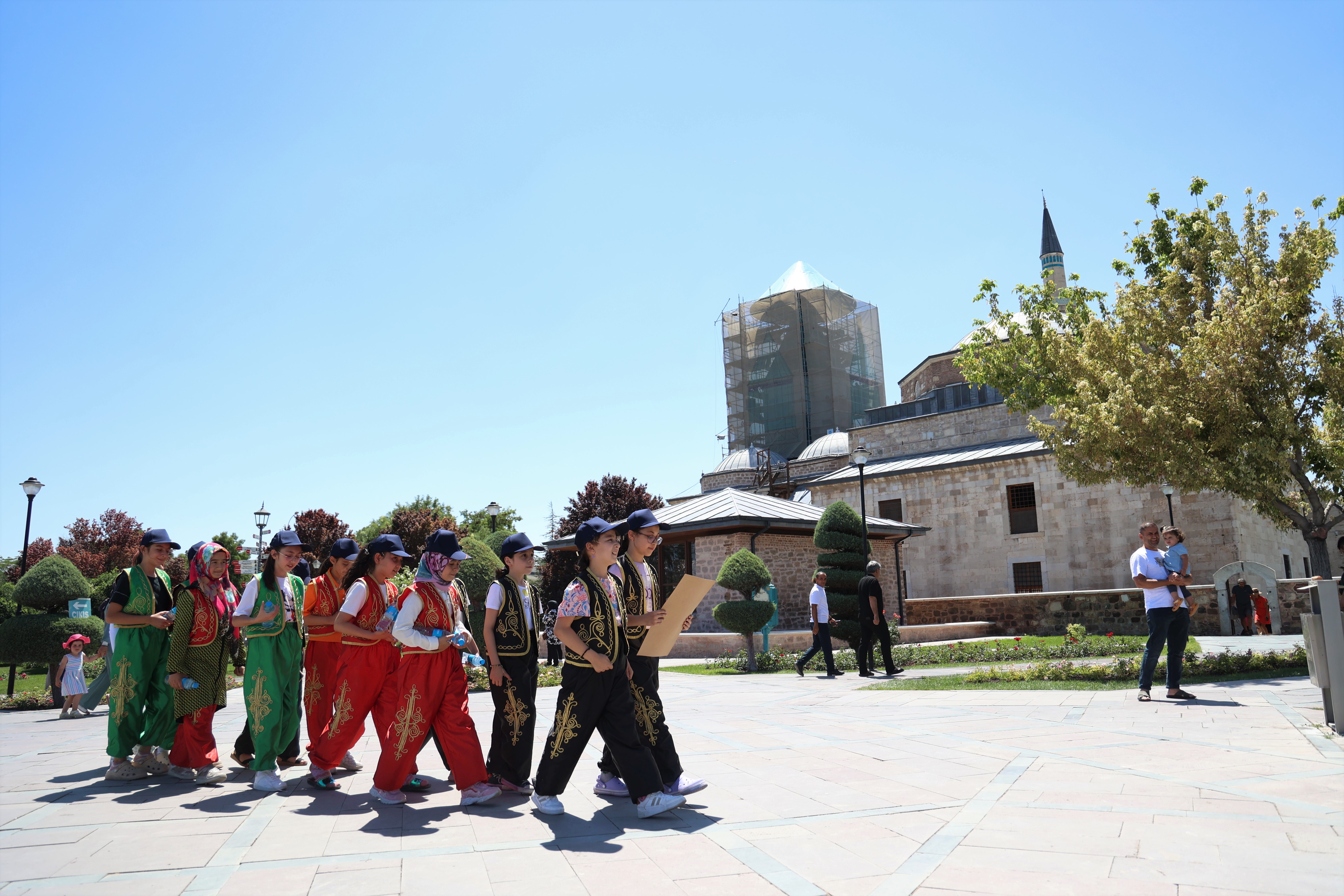 GENÇ KOMEK ÖĞRENCİLERİ KONYA’NIN TARİHİ ŞAHSİYETLERİNİ YAKINDAN TANIDI