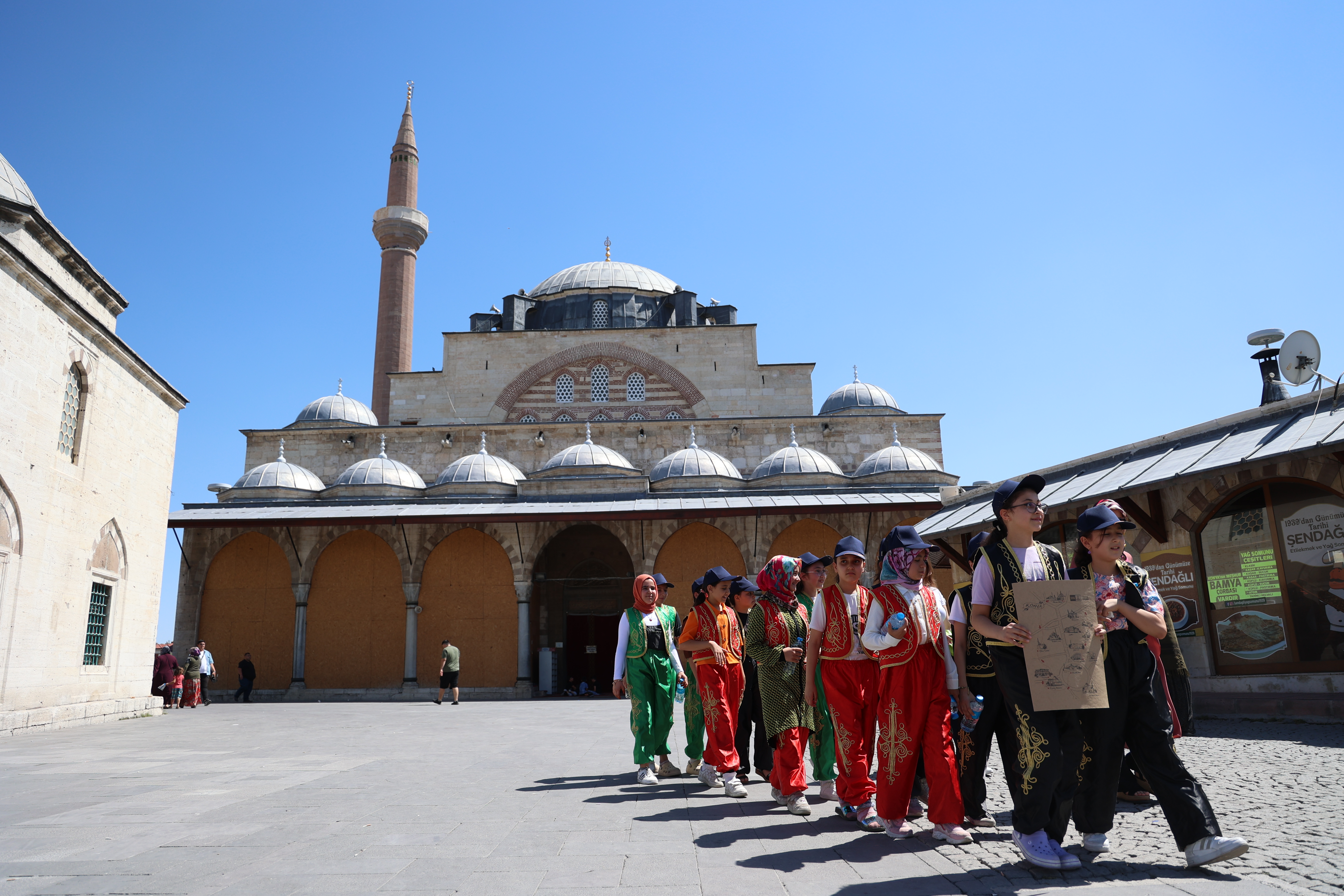 GENÇ KOMEK ÖĞRENCİLERİ KONYA’NIN TARİHİ ŞAHSİYETLERİNİ YAKINDAN TANIDI