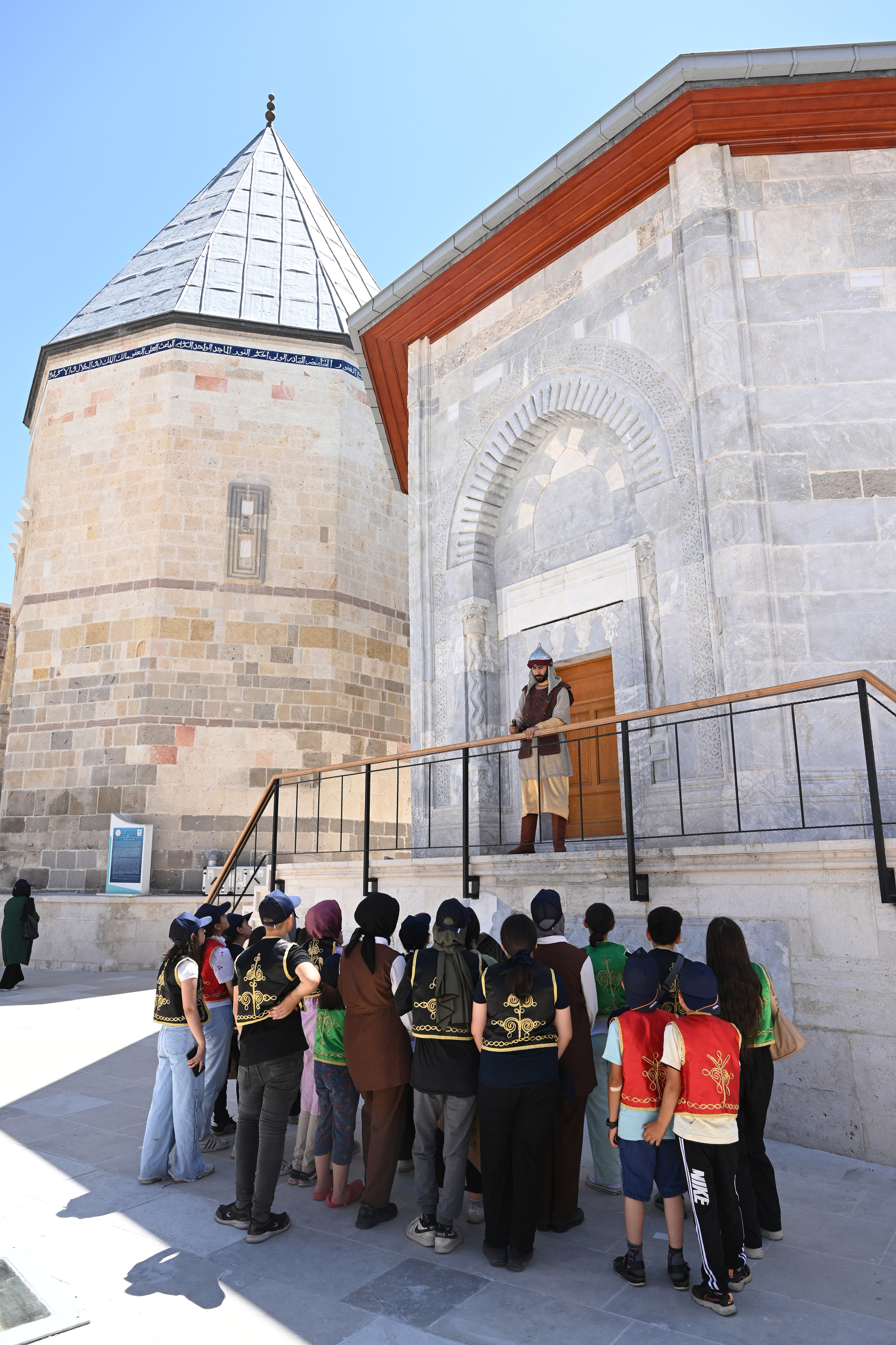 GENÇ KOMEK ÖĞRENCİLERİ KONYA’NIN TARİHİ ŞAHSİYETLERİNİ YAKINDAN TANIDI