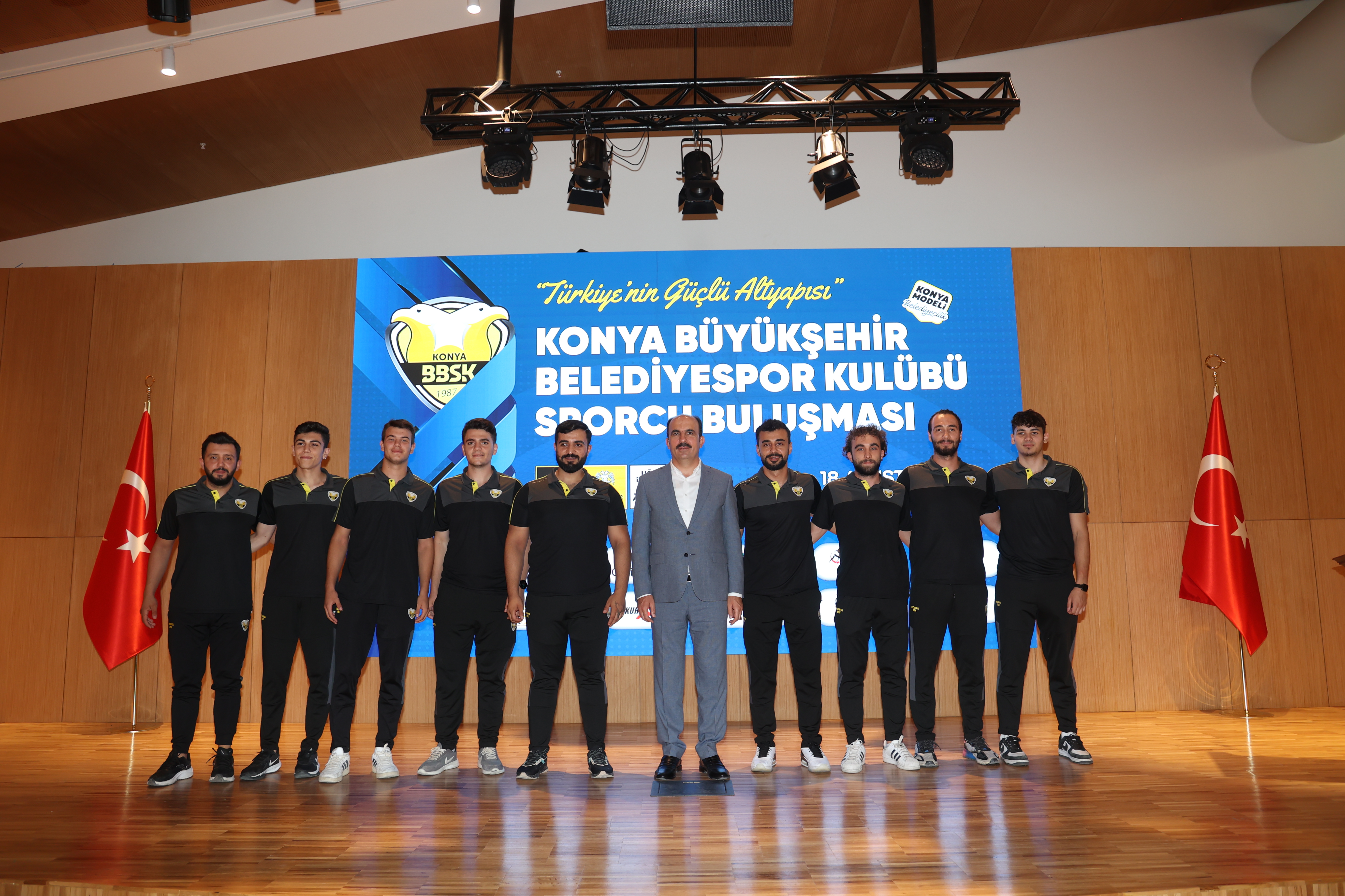 BAŞKAN ALTAY KONYA BÜYÜKŞEHİR BELEDİYESPOR KULÜBÜ SPORCULARI İLE BULUŞTU