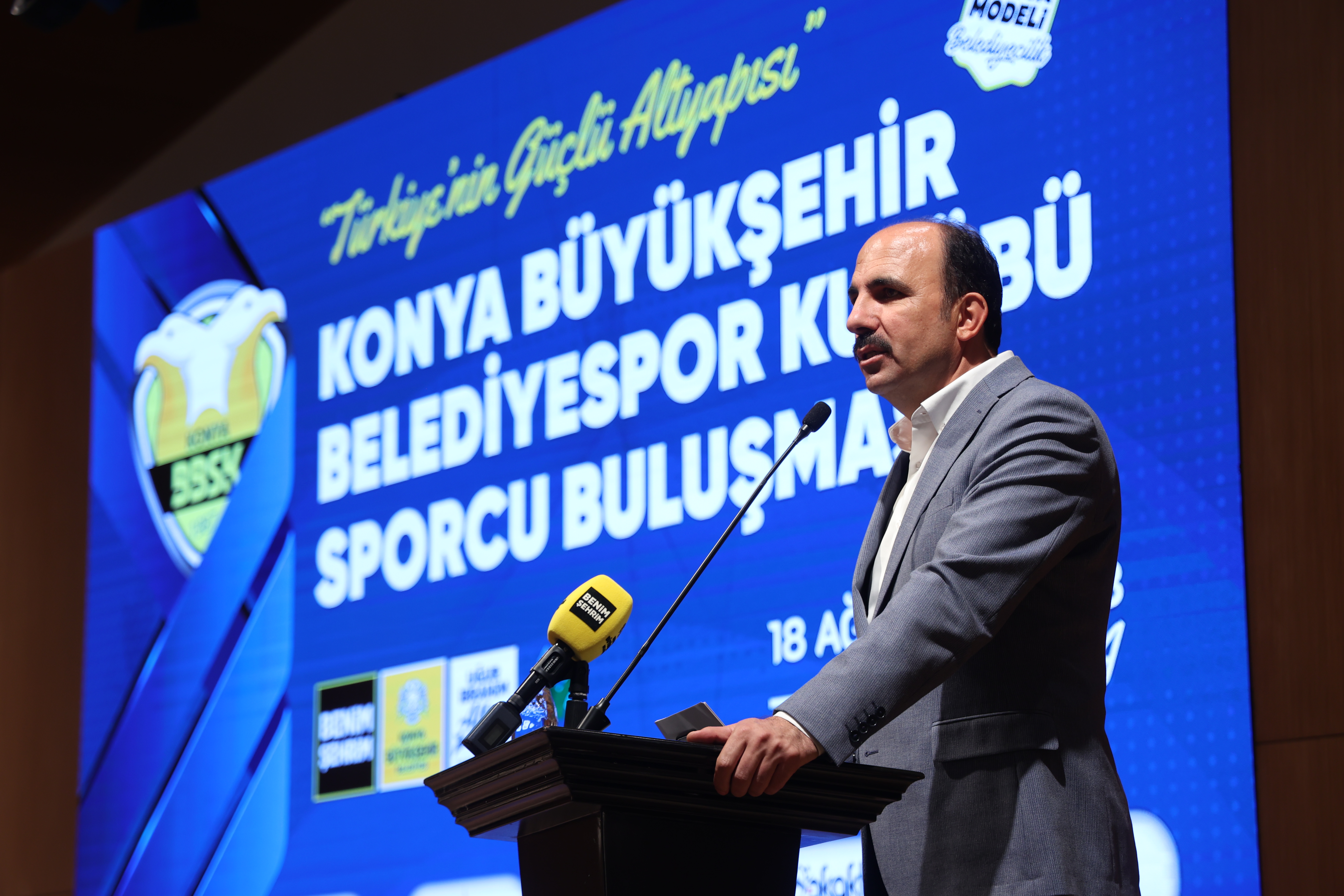 BAŞKAN ALTAY KONYA BÜYÜKŞEHİR BELEDİYESPOR KULÜBÜ SPORCULARI İLE BULUŞTU