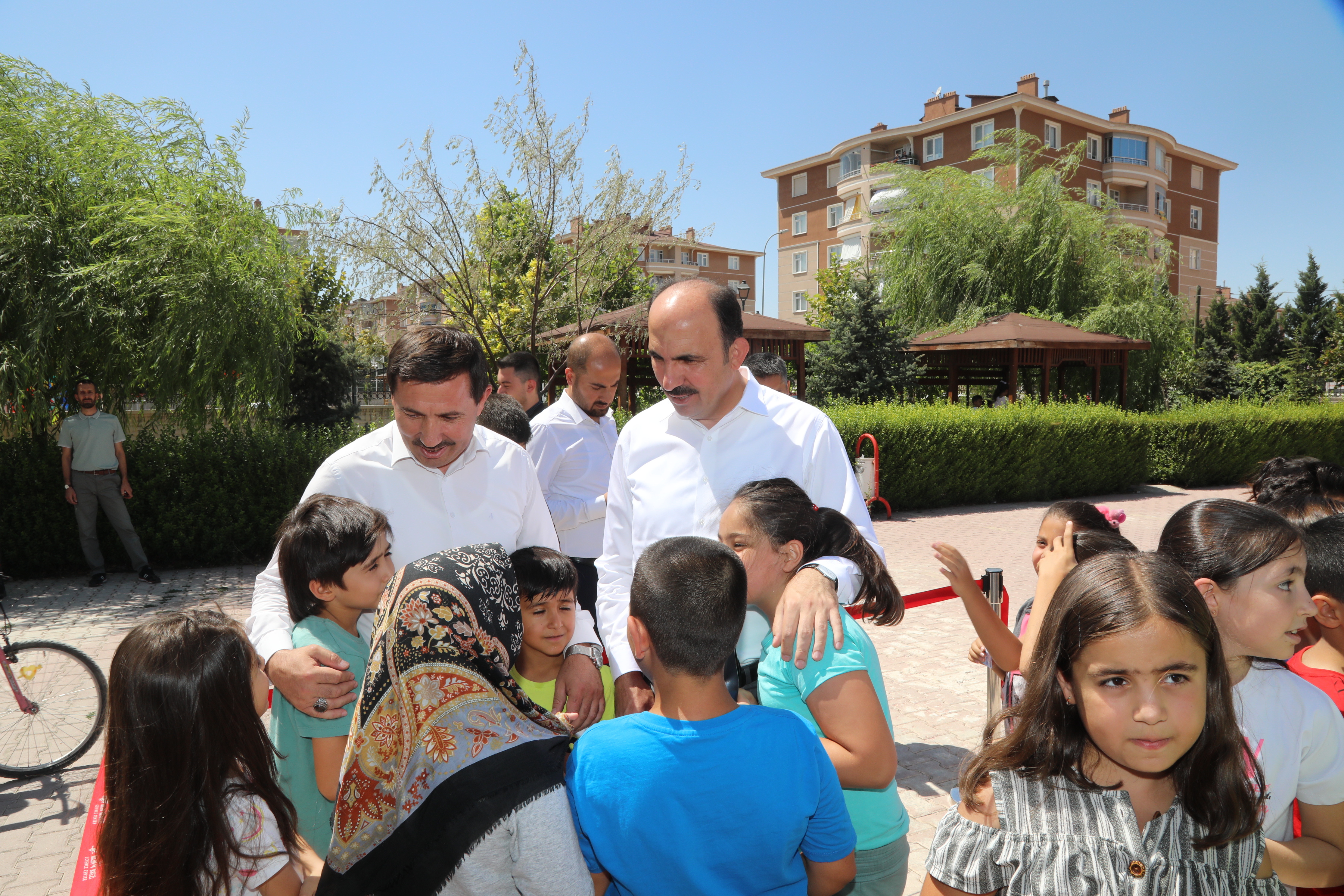 GÜLE OYNAYA CAMİYE GEL PROJESİ’NDE BİSİKLET DAĞITIMI BAŞLADI