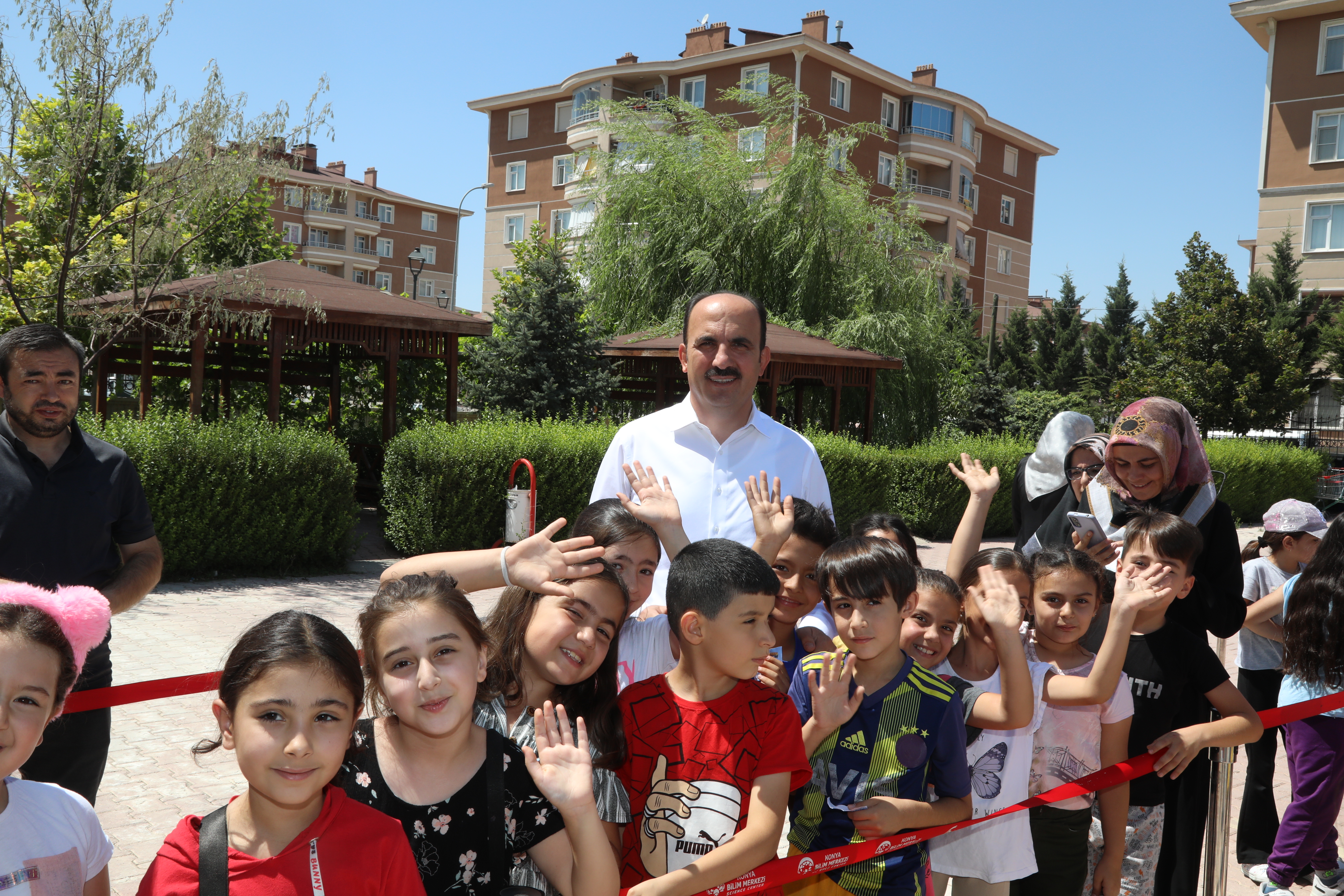 GÜLE OYNAYA CAMİYE GEL PROJESİ’NDE BİSİKLET DAĞITIMI BAŞLADI