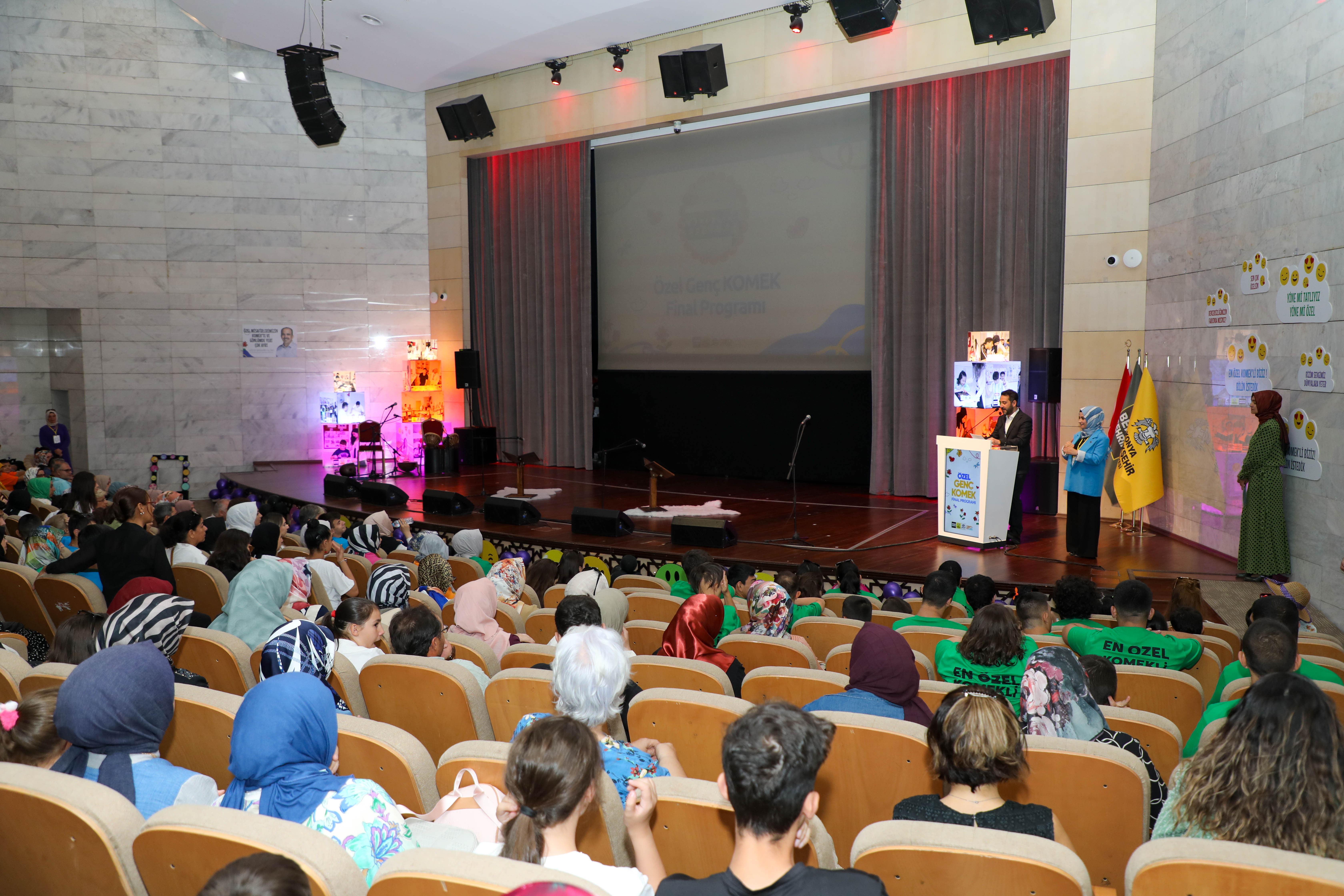 ÖZEL ÖĞRENCİLERDEN  “EN ÖZEL KOMEK’Lİ” DÖNEM SONU PROGRAMI
