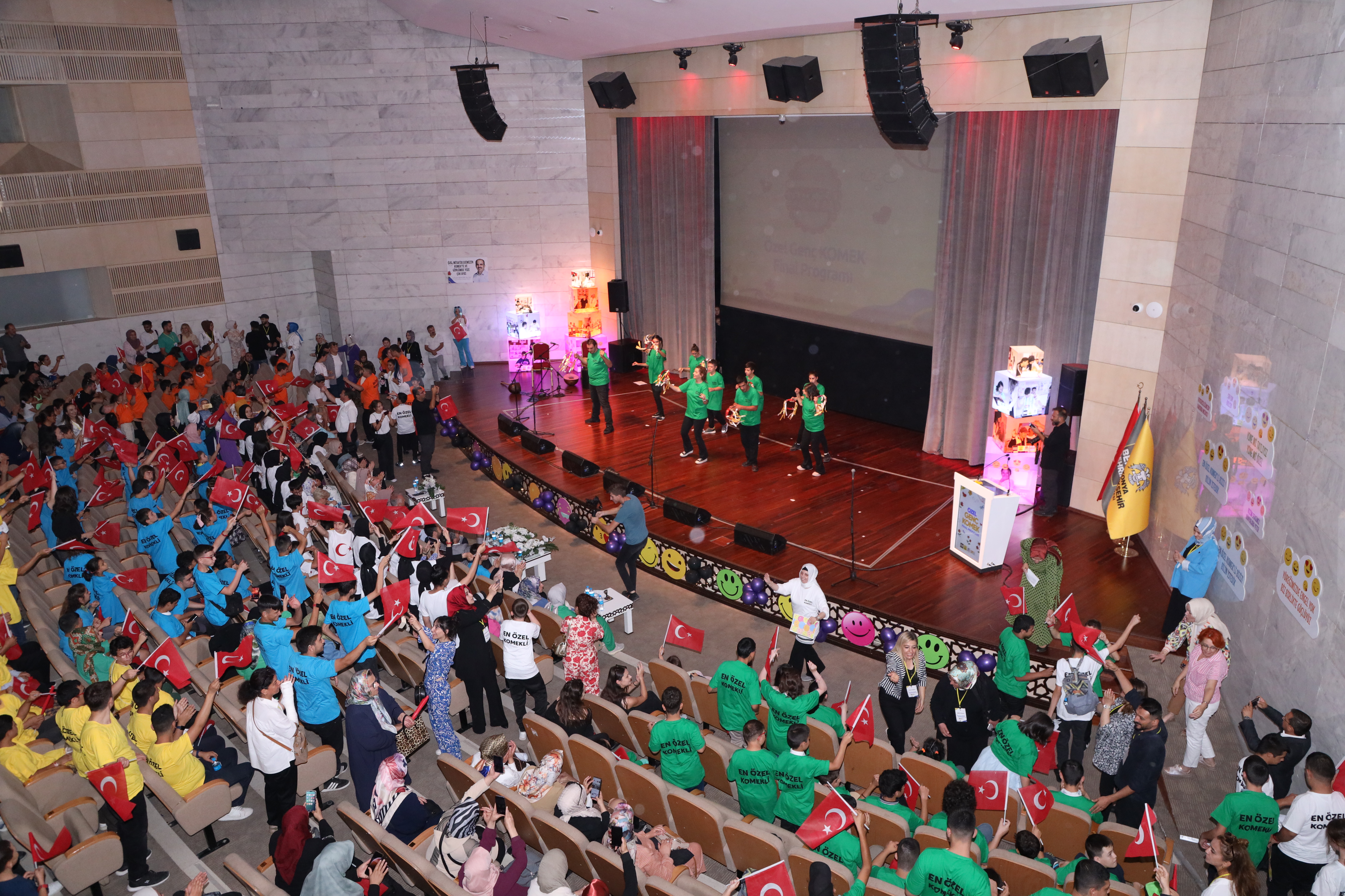 ÖZEL ÖĞRENCİLERDEN  “EN ÖZEL KOMEK’Lİ” DÖNEM SONU PROGRAMI