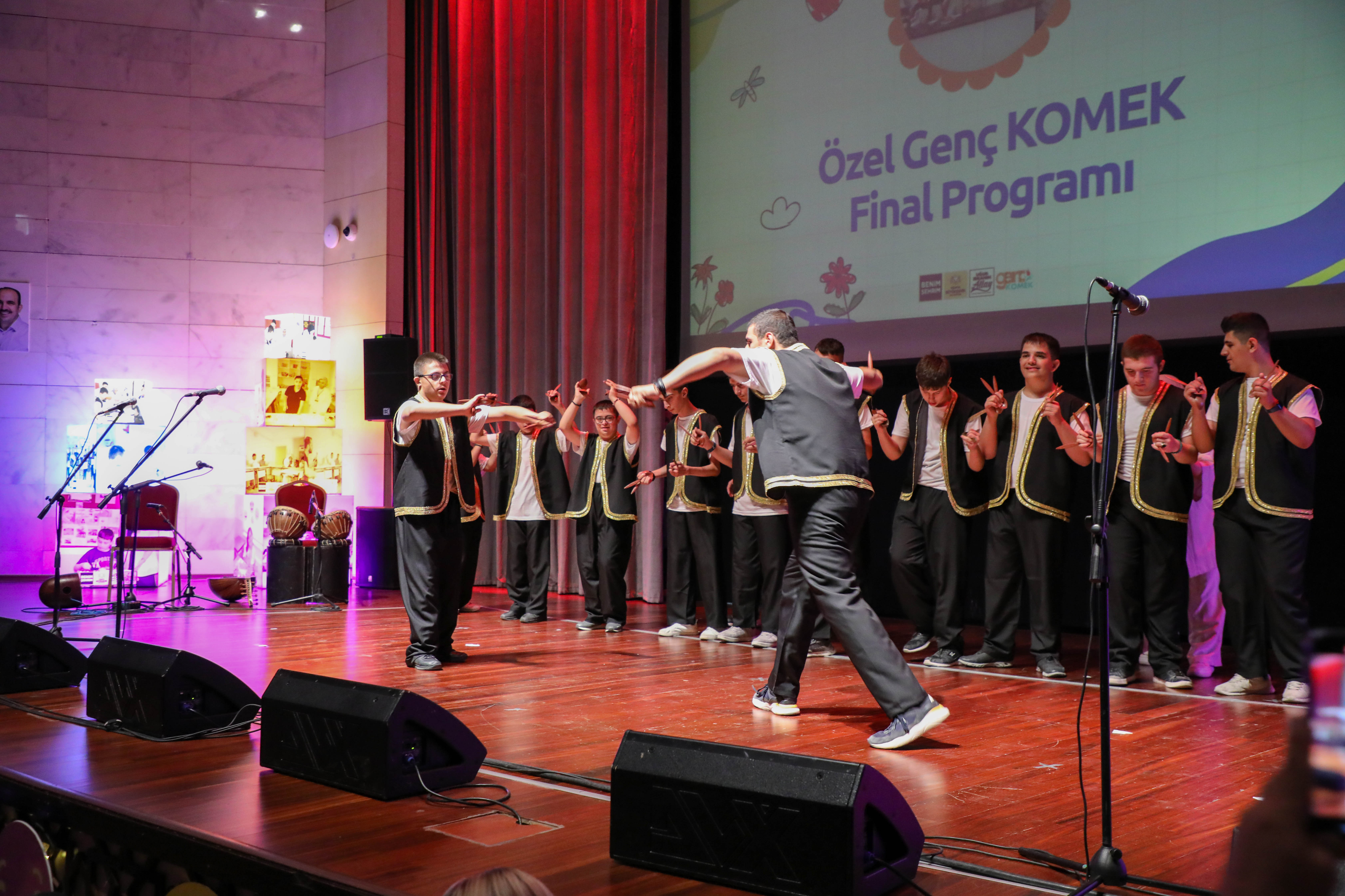 ÖZEL ÖĞRENCİLERDEN  “EN ÖZEL KOMEK’Lİ” DÖNEM SONU PROGRAMI