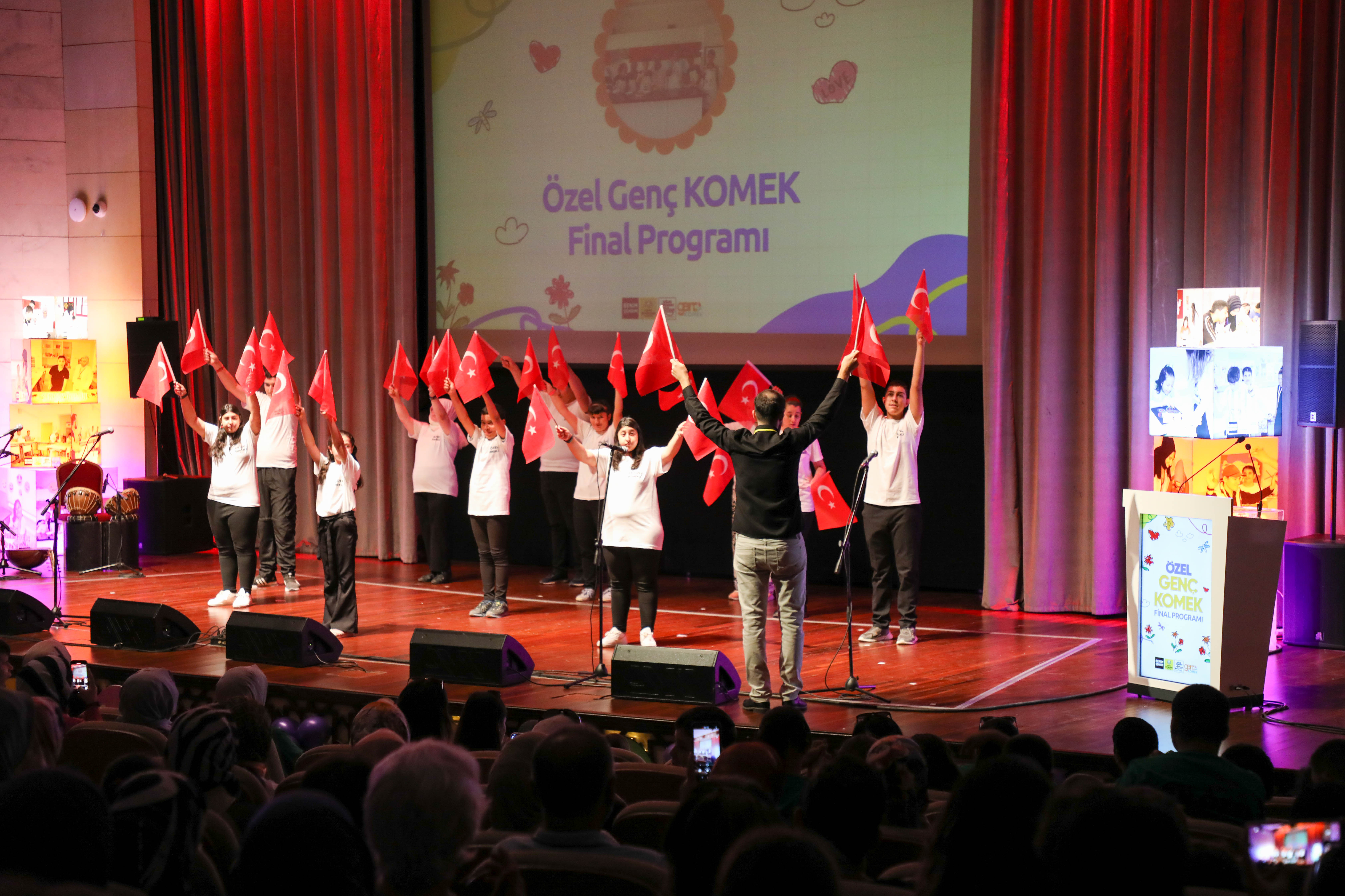 ÖZEL ÖĞRENCİLERDEN  “EN ÖZEL KOMEK’Lİ” DÖNEM SONU PROGRAMI